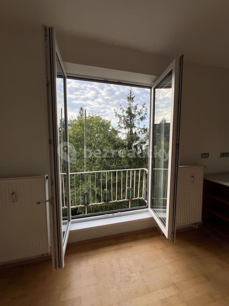 2 bedroom with open-plan kitchen flat to rent, 65 m², Michelangelova, Prague, Prague 2 bedroom with open-plan kitchen flat to rent, 65 m², Michelangelova, Prague, Prague
