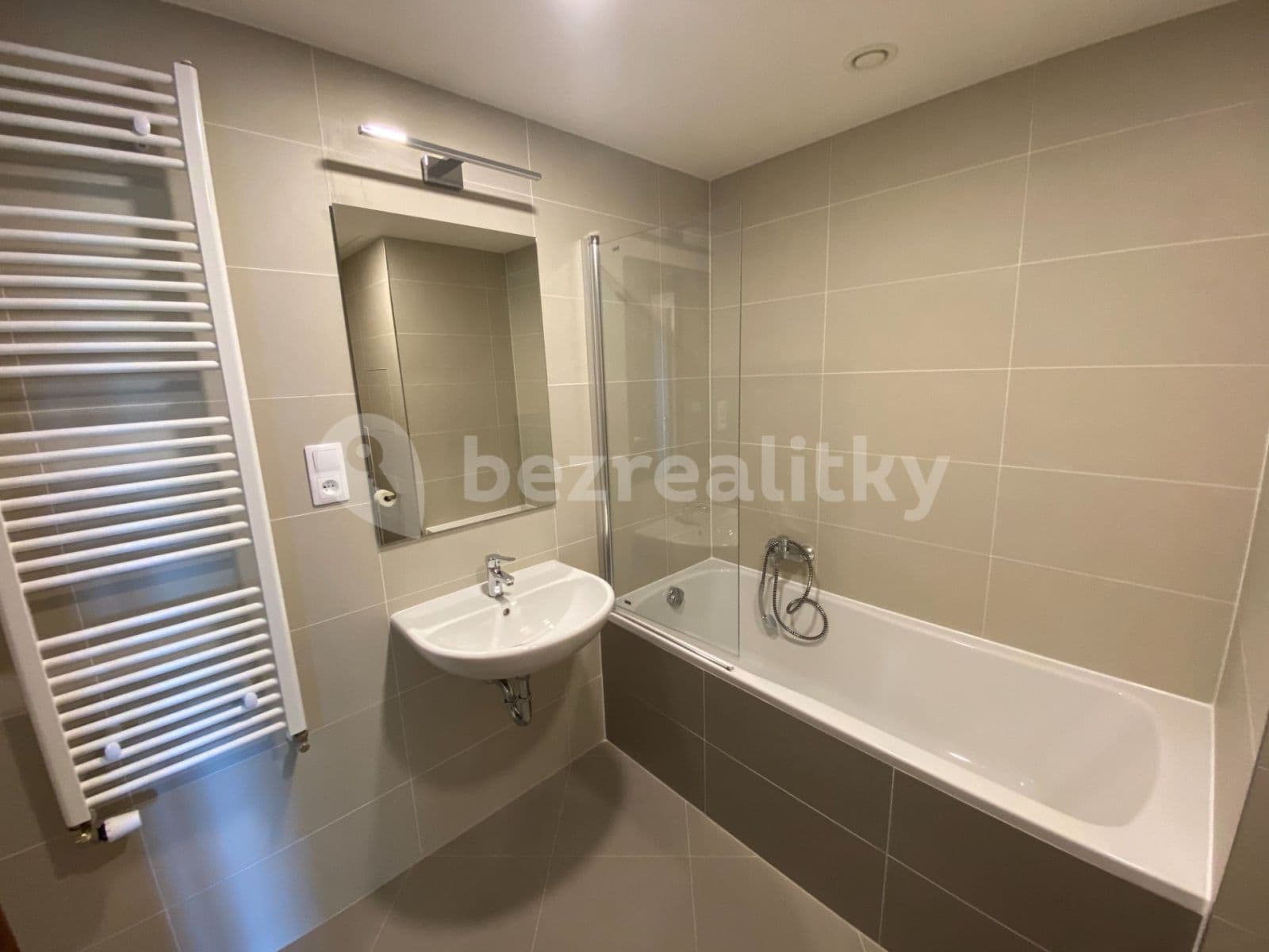 1 bedroom with open-plan kitchen flat to rent, 52 m², K Metru, Prague, Prague 1 bedroom with open-plan kitchen flat to rent, 52 m², K Metru, Prague, Prague