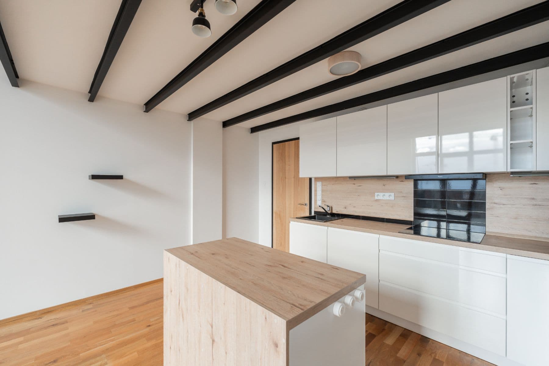 2 bedroom with open-plan kitchen flat to rent, 84 m², Ambrožova, Prague, Prague 2 bedroom with open-plan kitchen flat to rent, 84 m², Ambrožova, Prague, Prague