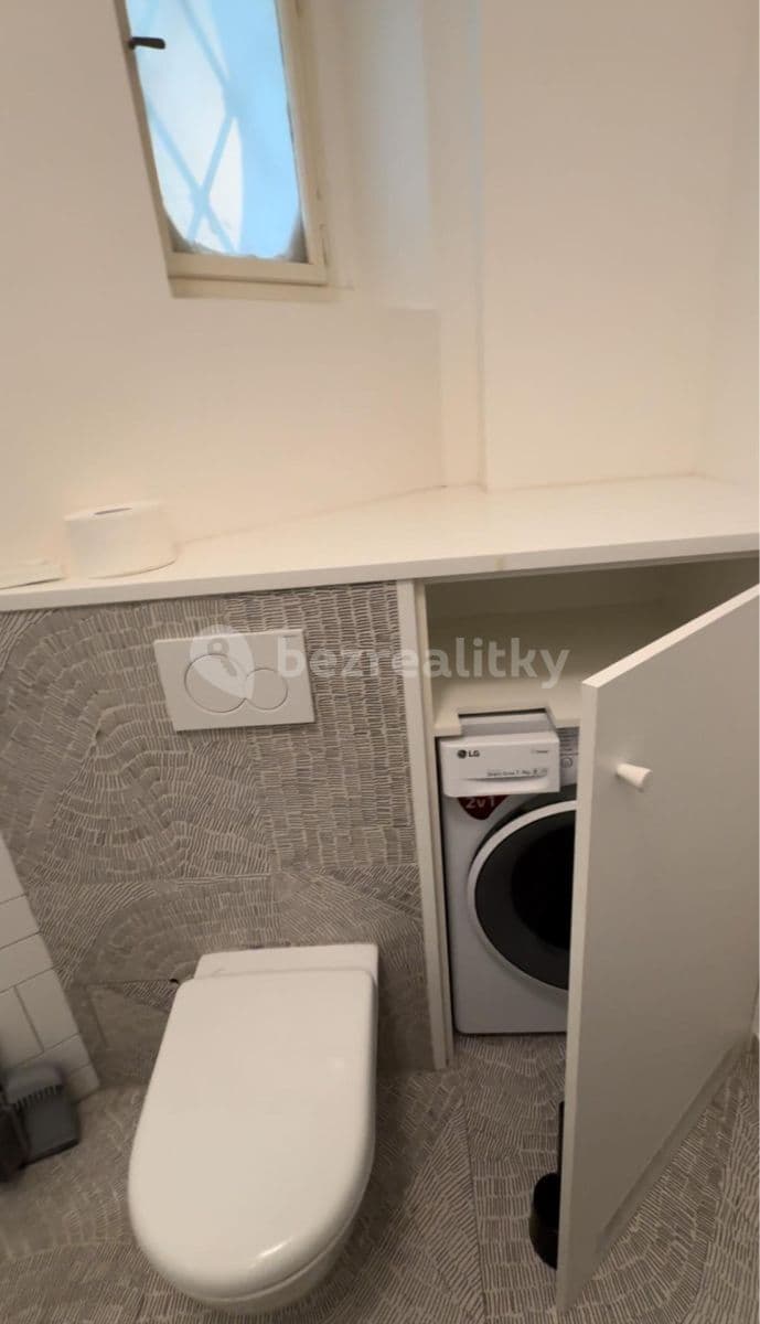 1 bedroom with open-plan kitchen flat to rent, 42 m², Pobřežní, Prague, Prague 1 bedroom with open-plan kitchen flat to rent, 42 m², Pobřežní, Prague, Prague