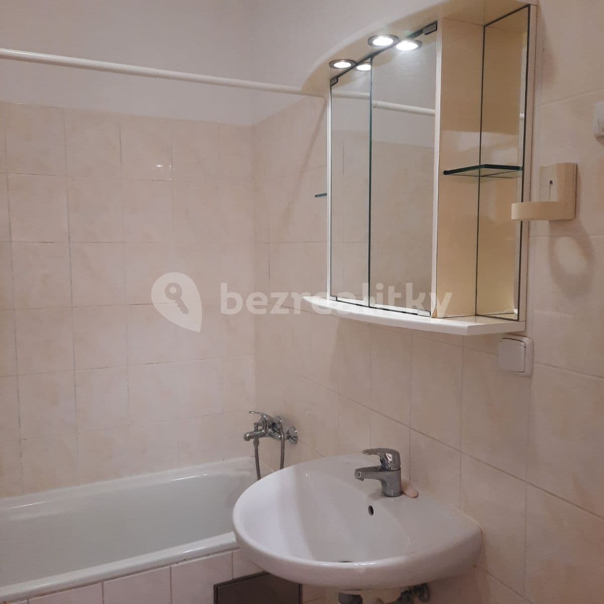 Studio flat to rent, 34 m², Padovská, Prague, Prague Studio flat to rent, 34 m², Padovská, Prague, Prague