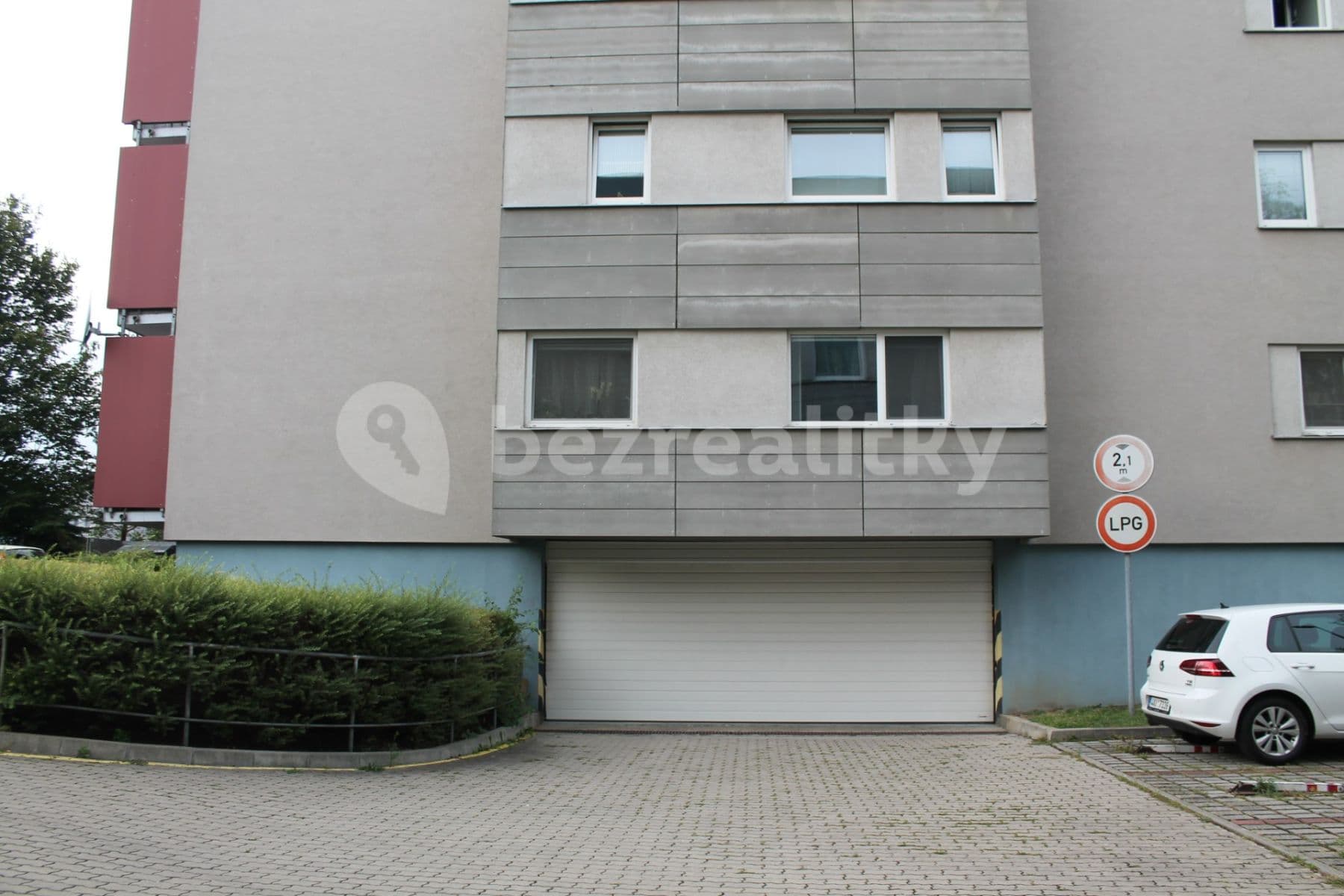 3 bedroom with open-plan kitchen flat to rent, 103 m², Kostomlatská, Prague, Prague 3 bedroom with open-plan kitchen flat to rent, 103 m², Kostomlatská, Prague, Prague