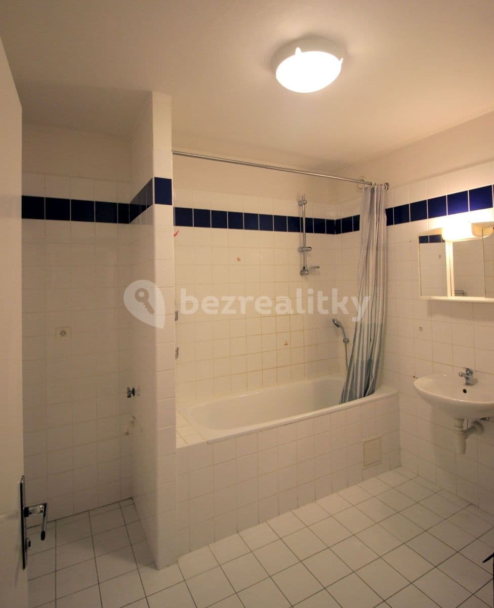 3 bedroom with open-plan kitchen flat to rent, 103 m², Kostomlatská, Prague, Prague 3 bedroom with open-plan kitchen flat to rent, 103 m², Kostomlatská, Prague, Prague