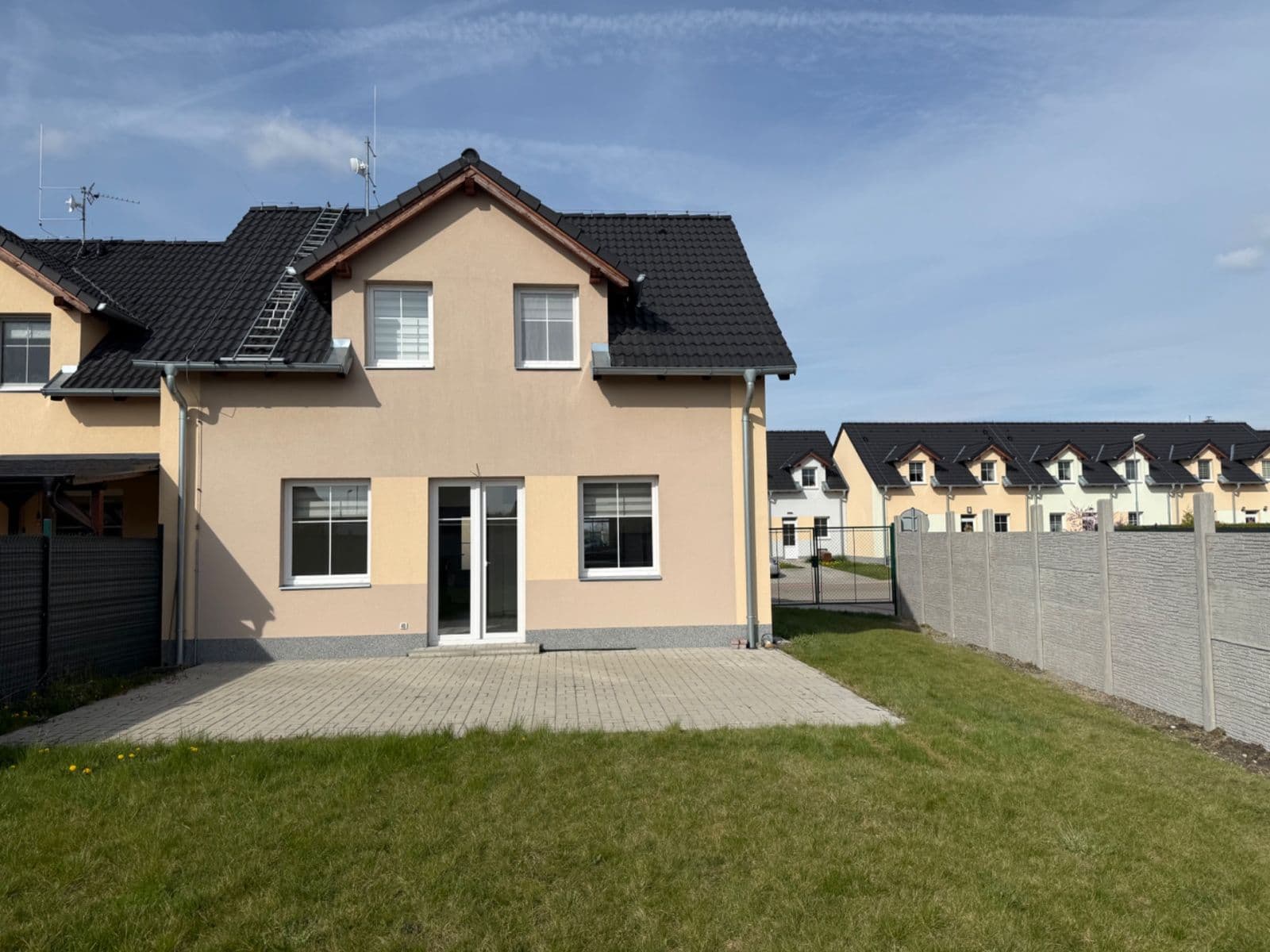 house to rent, 130 m², Kozomínská, Postřižín, Středočeský Region house to rent, 130 m², Kozomínská, Postřižín, Středočeský Region
