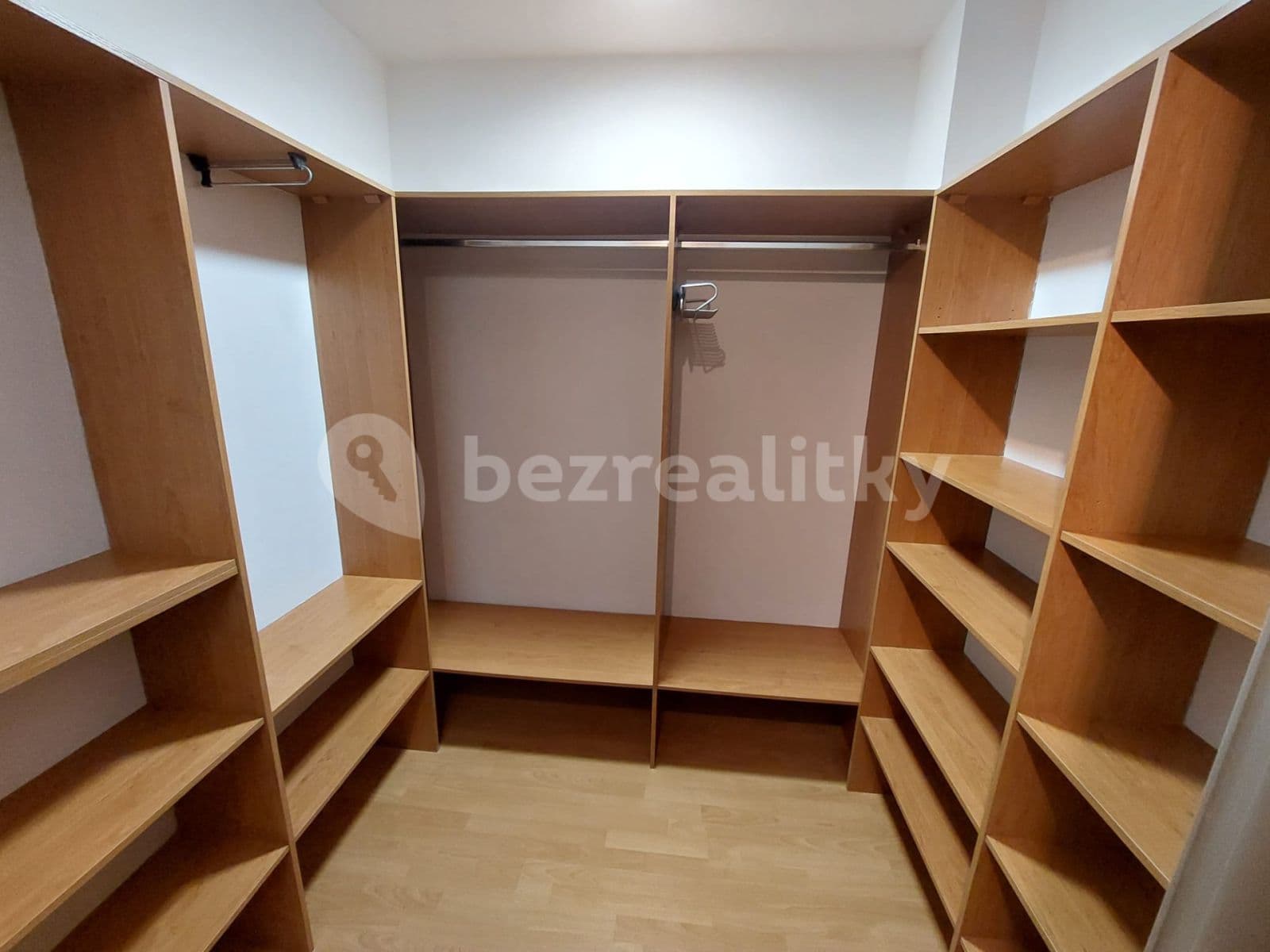 1 bedroom with open-plan kitchen flat to rent, 44 m², Hnězdenská, Prague, Prague 1 bedroom with open-plan kitchen flat to rent, 44 m², Hnězdenská, Prague, Prague