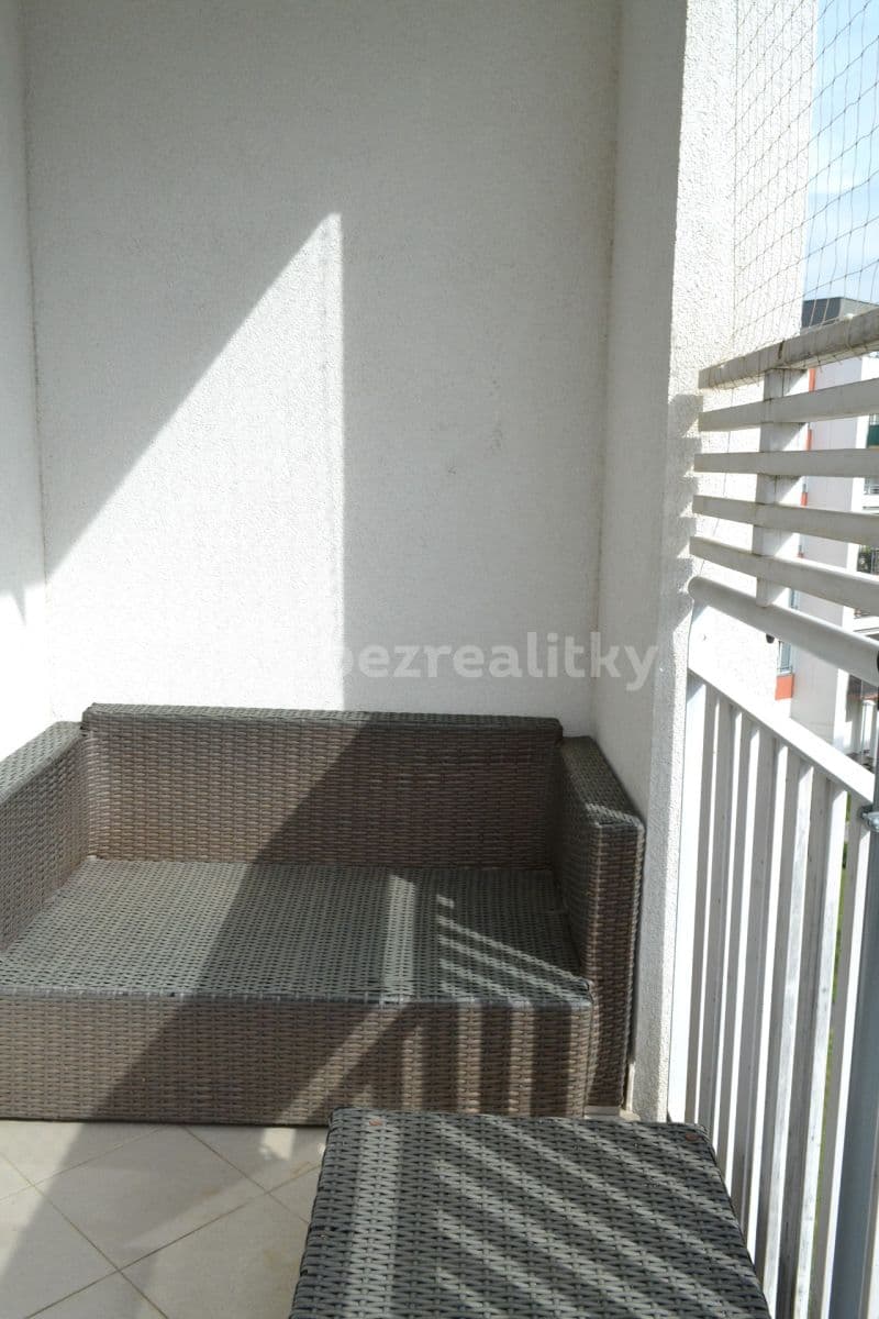 1 bedroom with open-plan kitchen flat to rent, 71 m², Sazovická, Prague, Prague 1 bedroom with open-plan kitchen flat to rent, 71 m², Sazovická, Prague, Prague