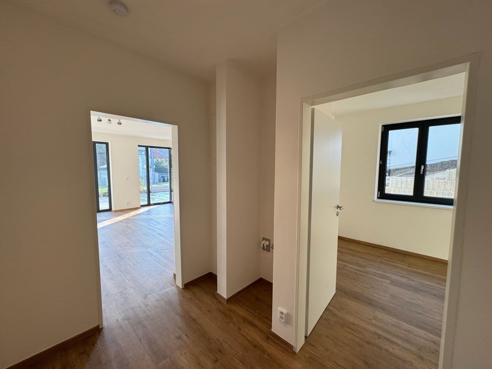 1 bedroom with open-plan kitchen flat to rent, 50 m², Na Průhonu, Dolní Břežany, Středočeský Region 1 bedroom with open-plan kitchen flat to rent, 50 m², Na Průhonu, Dolní Břežany, Středočeský Region