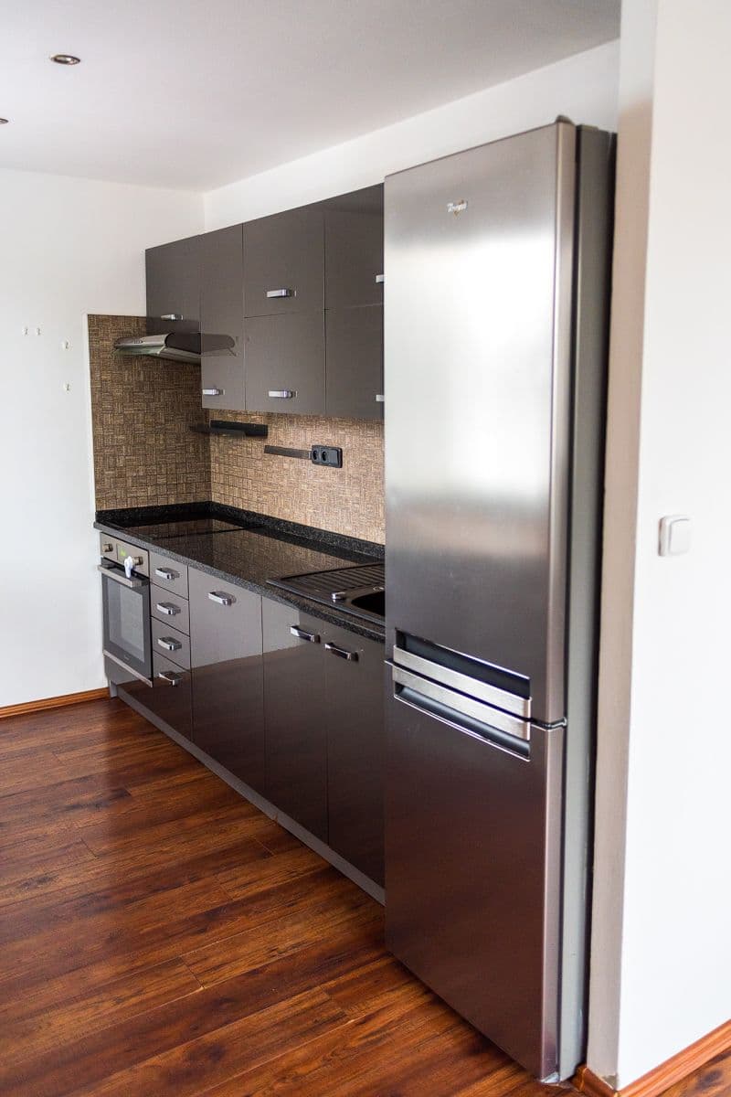 2 bedroom with open-plan kitchen flat to rent, 74 m², K Sádkám, Prague, Prague 2 bedroom with open-plan kitchen flat to rent, 74 m², K Sádkám, Prague, Prague