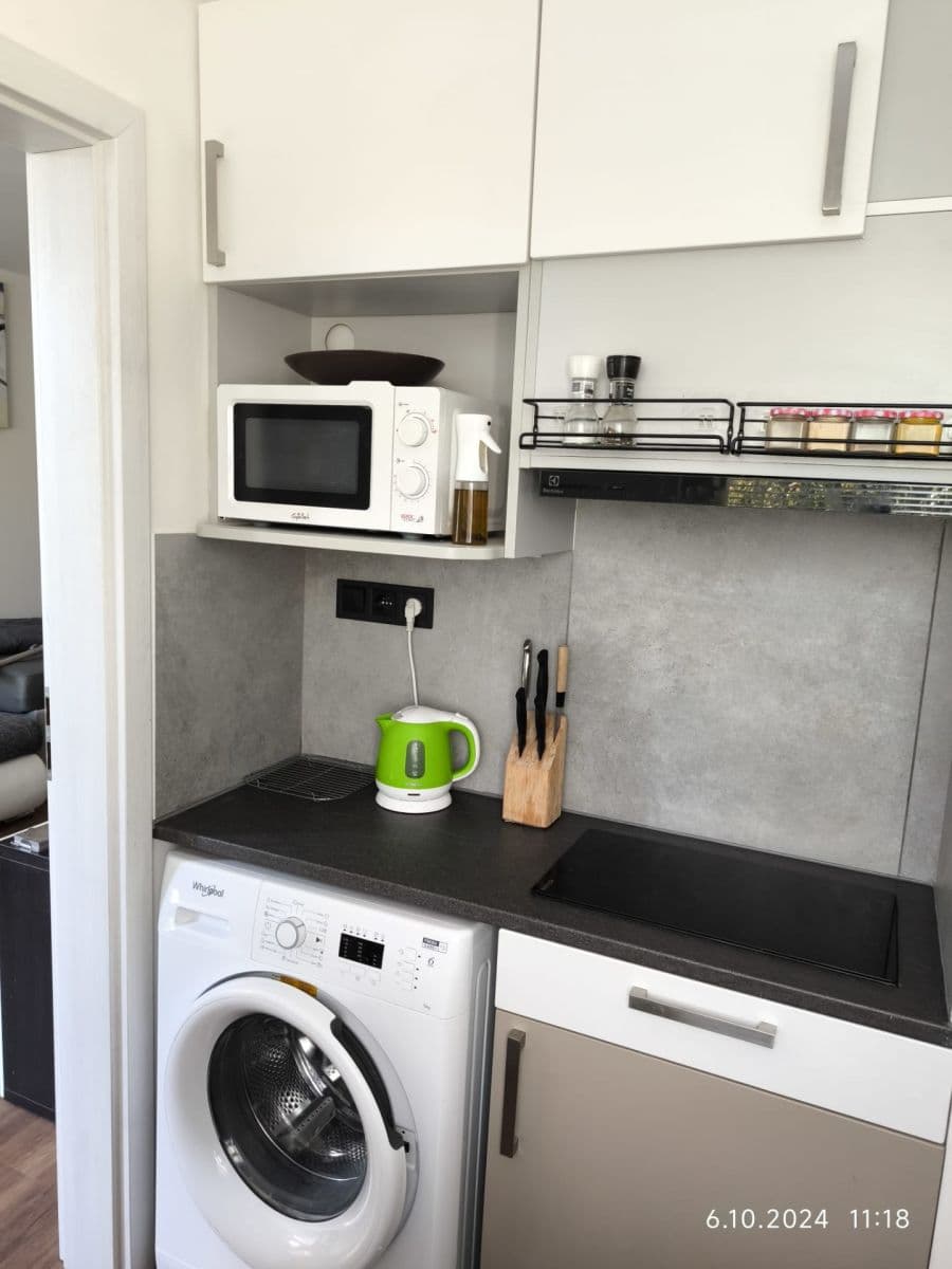 Studio flat to rent, 31 m², Benkova, Prague, Prague Studio flat to rent, 31 m², Benkova, Prague, Prague