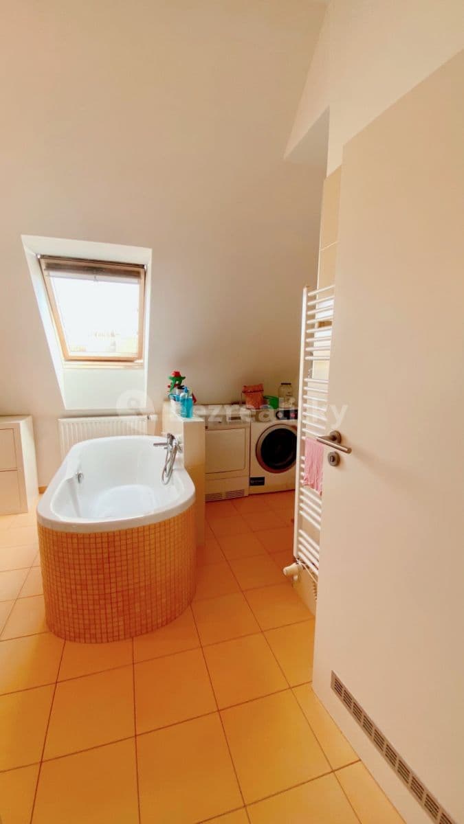 2 bedroom with open-plan kitchen flat to rent, 82 m², Buchovcova, Prague, Prague 2 bedroom with open-plan kitchen flat to rent, 82 m², Buchovcova, Prague, Prague