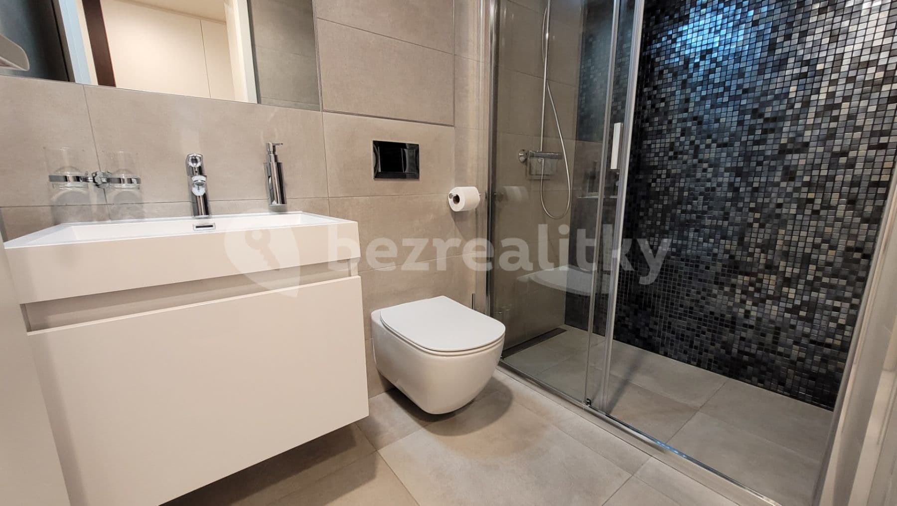 Studio flat to rent, 26 m², Mukařovského, Prague, Prague Studio flat to rent, 26 m², Mukařovského, Prague, Prague