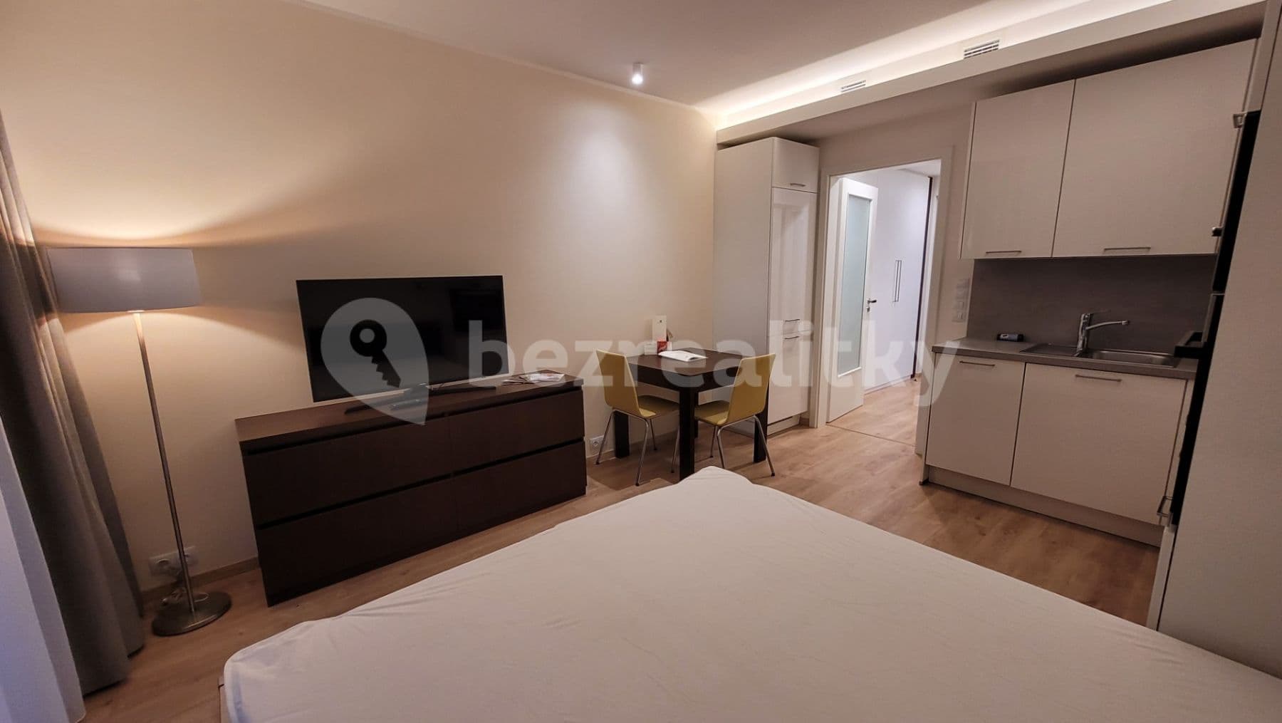 Studio flat to rent, 26 m², Mukařovského, Prague, Prague Studio flat to rent, 26 m², Mukařovského, Prague, Prague