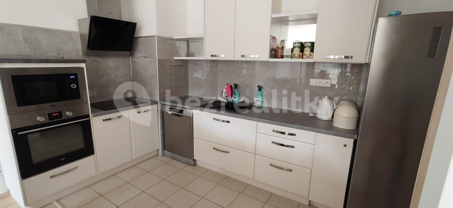 1 bedroom with open-plan kitchen flat to rent, 81 m², Na Harfě, Prague, Prague 1 bedroom with open-plan kitchen flat to rent, 81 m², Na Harfě, Prague, Prague