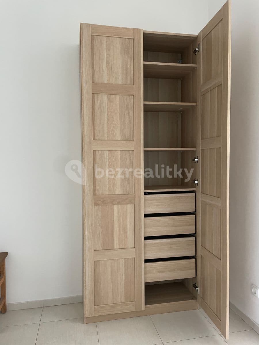 Studio flat to rent, 36 m², Milady Horákové, Prague, Prague Studio flat to rent, 36 m², Milady Horákové, Prague, Prague