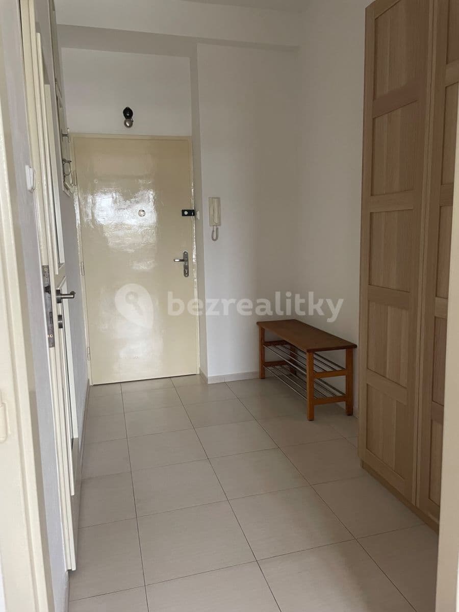 Studio flat to rent, 36 m², Milady Horákové, Prague, Prague Studio flat to rent, 36 m², Milady Horákové, Prague, Prague