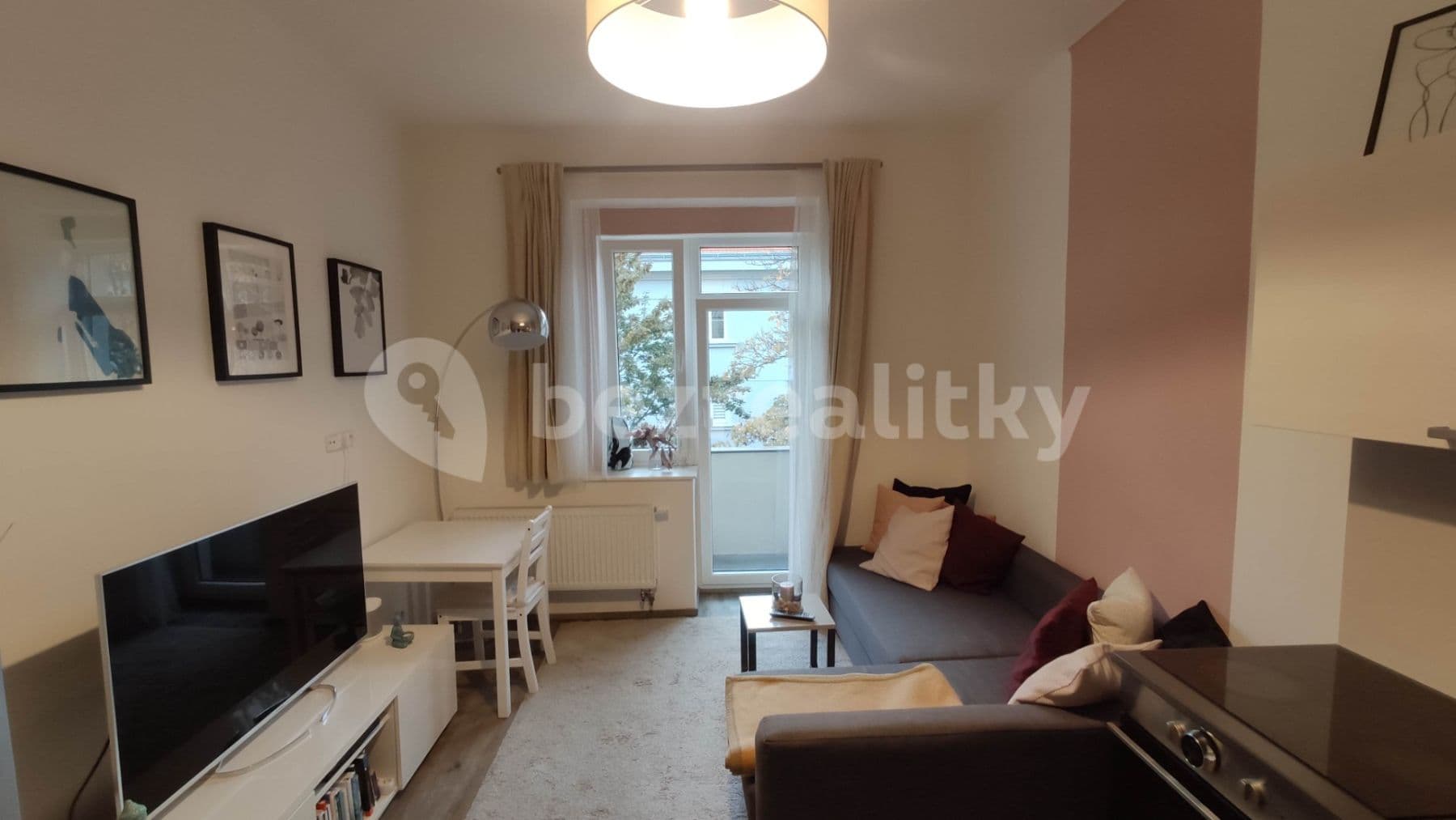 1 bedroom with open-plan kitchen flat to rent, 50 m², Jeseniova, Prague, Prague 1 bedroom with open-plan kitchen flat to rent, 50 m², Jeseniova, Prague, Prague