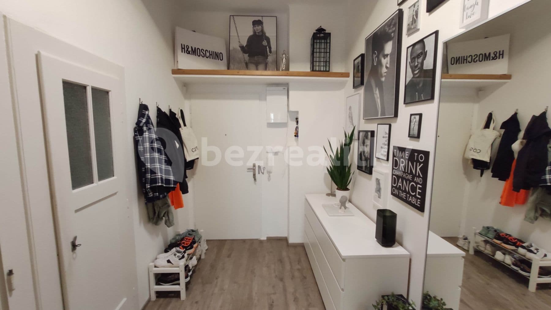 1 bedroom with open-plan kitchen flat to rent, 50 m², Jeseniova, Prague, Prague 1 bedroom with open-plan kitchen flat to rent, 50 m², Jeseniova, Prague, Prague