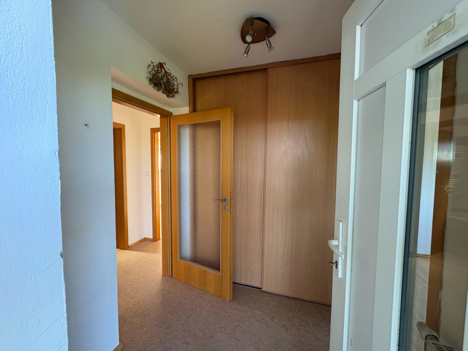 2 bedroom with open-plan kitchen flat to rent, 47 m², Zájezdní, Mukařov, Středočeský Region 2 bedroom with open-plan kitchen flat to rent, 47 m², Zájezdní, Mukařov, Středočeský Region