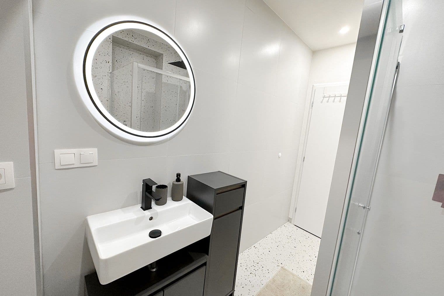 1 bedroom with open-plan kitchen flat to rent, 43 m², Biskupcova, Prague, Prague 1 bedroom with open-plan kitchen flat to rent, 43 m², Biskupcova, Prague, Prague