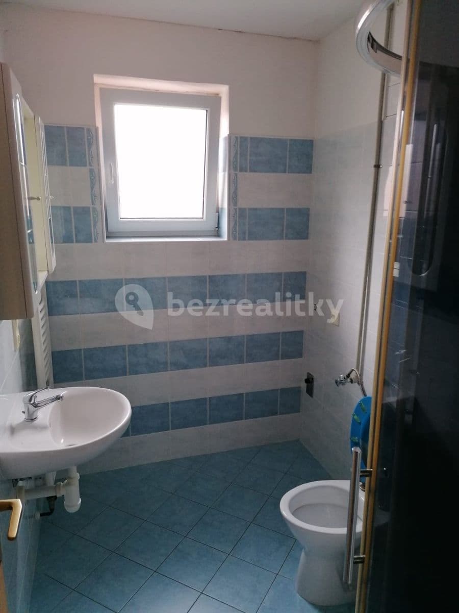 Studio flat to rent, 35 m², Ringhofferova, Velké Popovice, Středočeský Region Studio flat to rent, 35 m², Ringhofferova, Velké Popovice, Středočeský Region