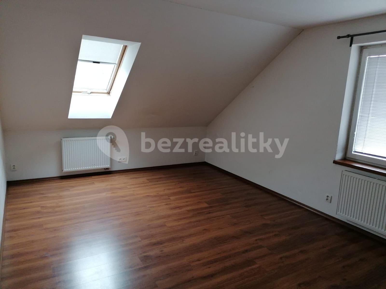 Studio flat to rent, 35 m², Ringhofferova, Velké Popovice, Středočeský Region Studio flat to rent, 35 m², Ringhofferova, Velké Popovice, Středočeský Region