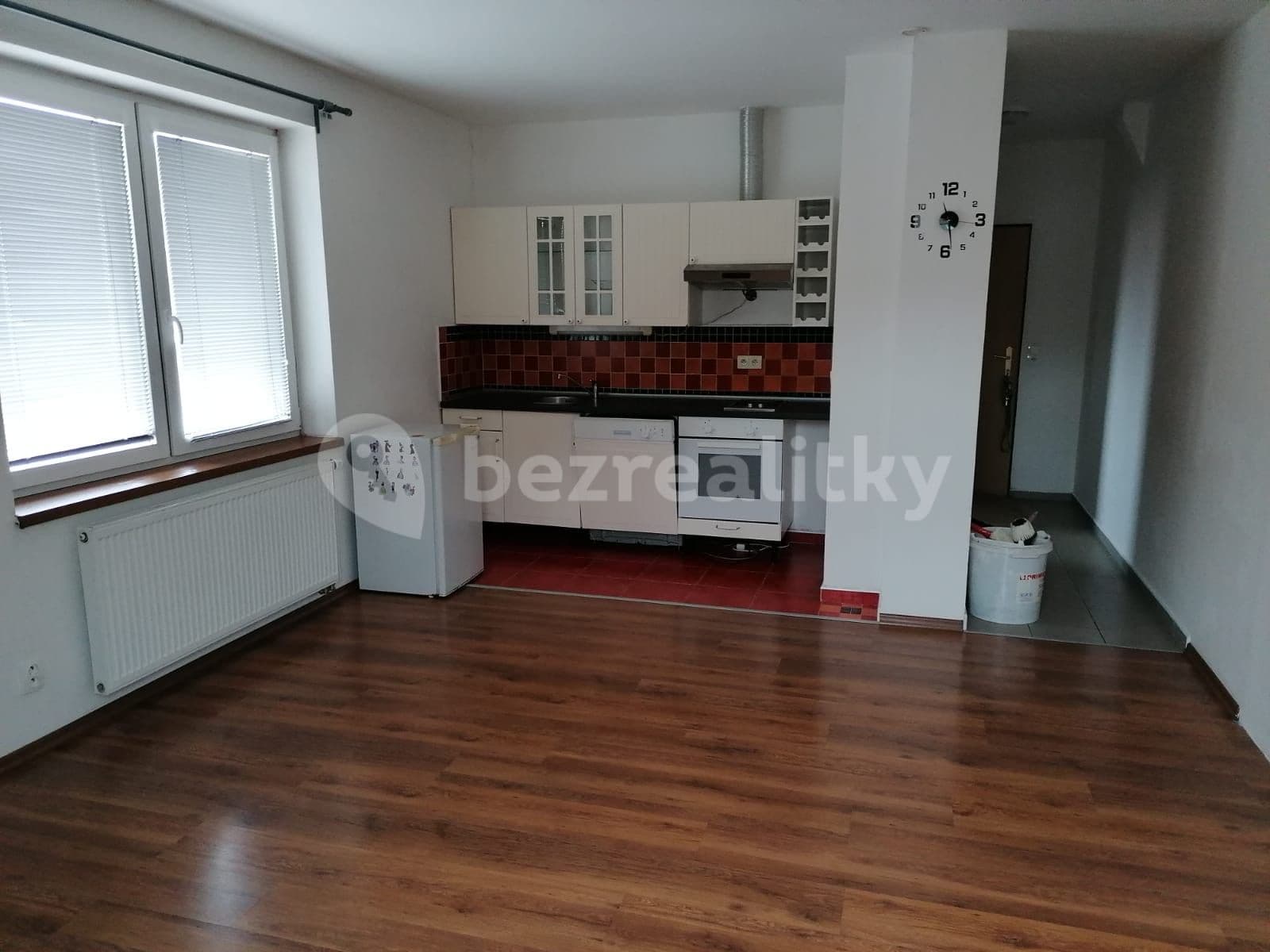 Studio flat to rent, 35 m², Ringhofferova, Velké Popovice, Středočeský Region Studio flat to rent, 35 m², Ringhofferova, Velké Popovice, Středočeský Region