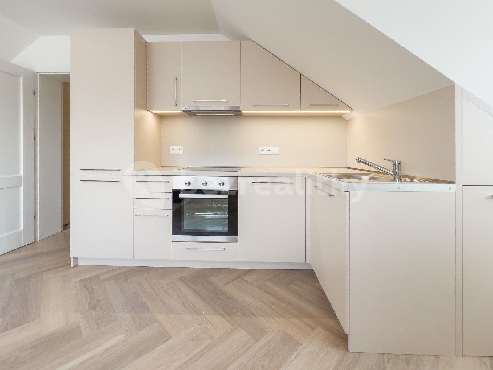 2 bedroom with open-plan kitchen flat to rent, 100 m², Ševce Matouše, Prague, Prague 2 bedroom with open-plan kitchen flat to rent, 100 m², Ševce Matouše, Prague, Prague