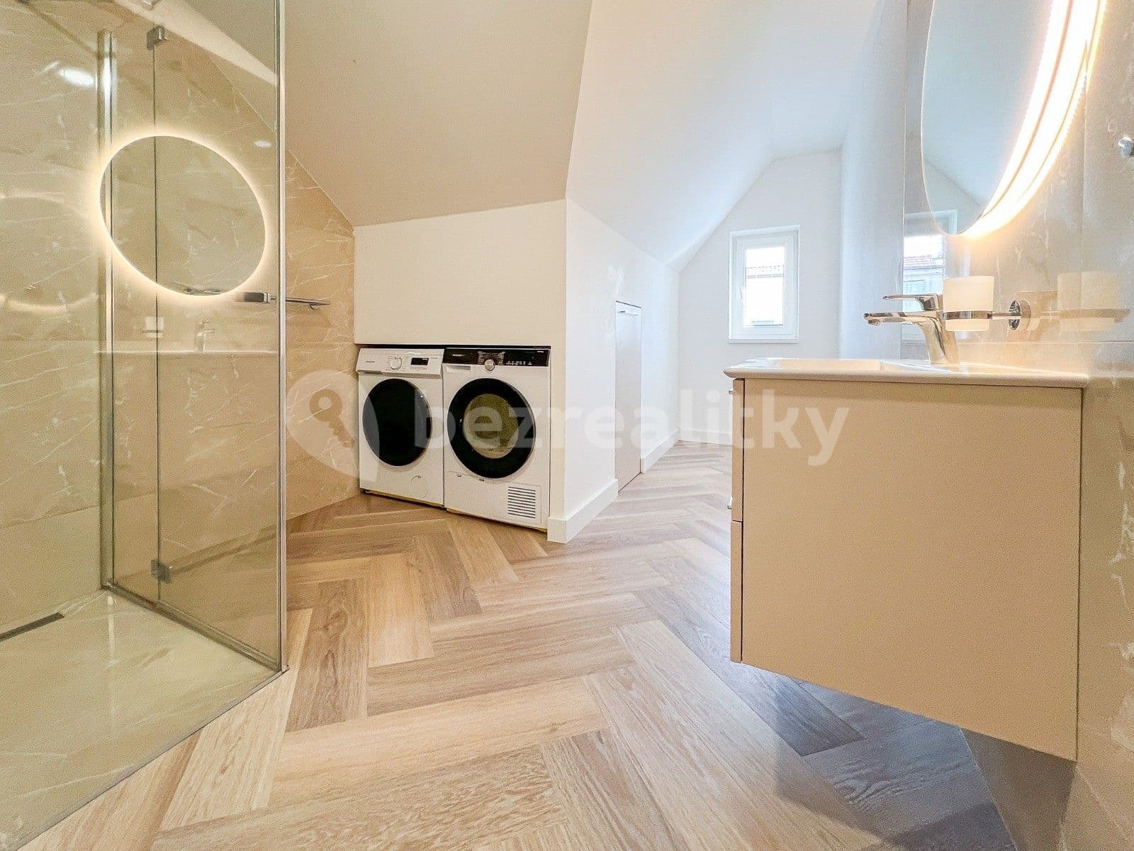 2 bedroom with open-plan kitchen flat to rent, 100 m², Ševce Matouše, Prague, Prague 2 bedroom with open-plan kitchen flat to rent, 100 m², Ševce Matouše, Prague, Prague