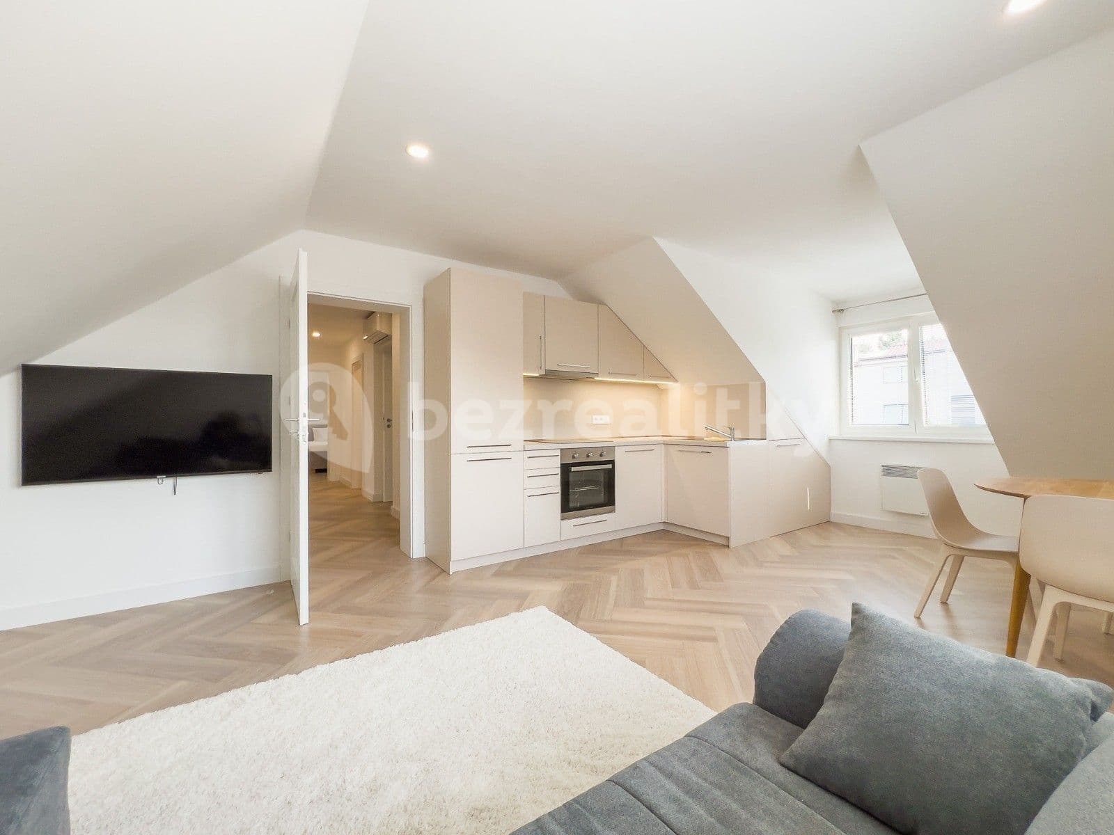 2 bedroom with open-plan kitchen flat to rent, 100 m², Ševce Matouše, Prague, Prague 2 bedroom with open-plan kitchen flat to rent, 100 m², Ševce Matouše, Prague, Prague