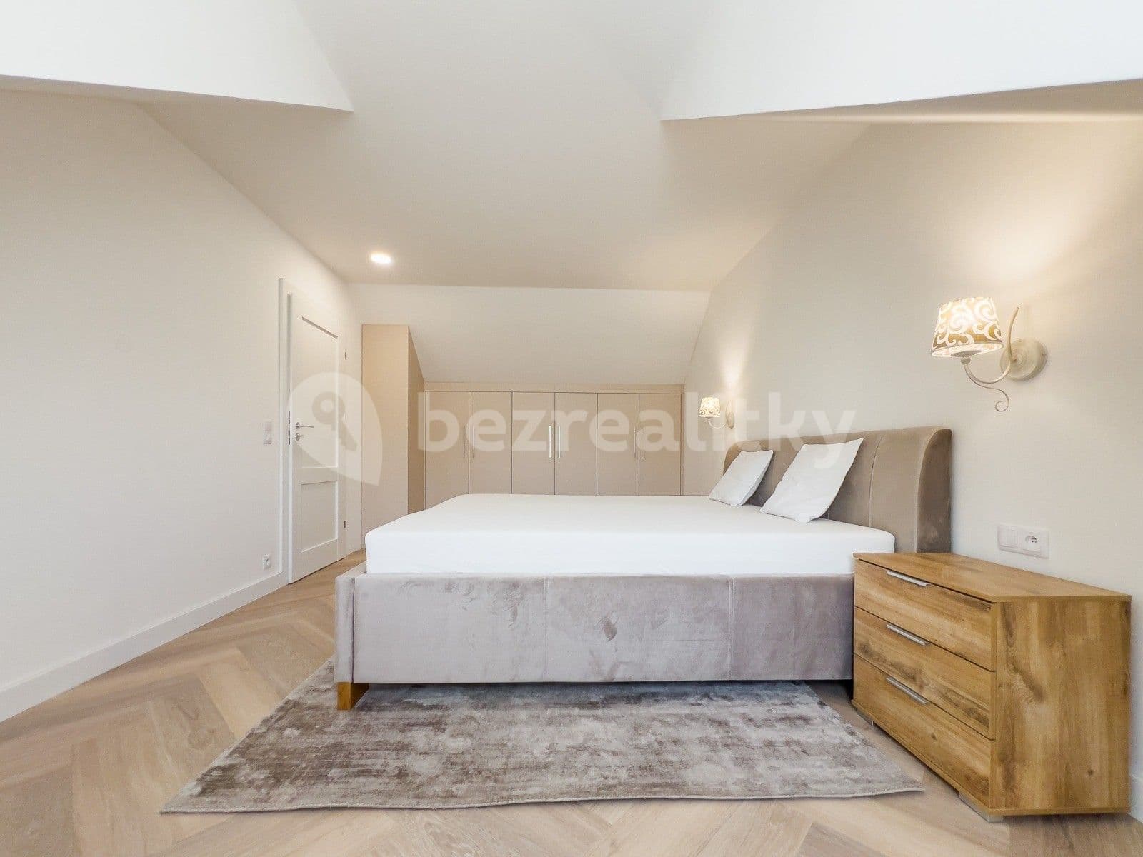 2 bedroom with open-plan kitchen flat to rent, 100 m², Ševce Matouše, Prague, Prague 2 bedroom with open-plan kitchen flat to rent, 100 m², Ševce Matouše, Prague, Prague