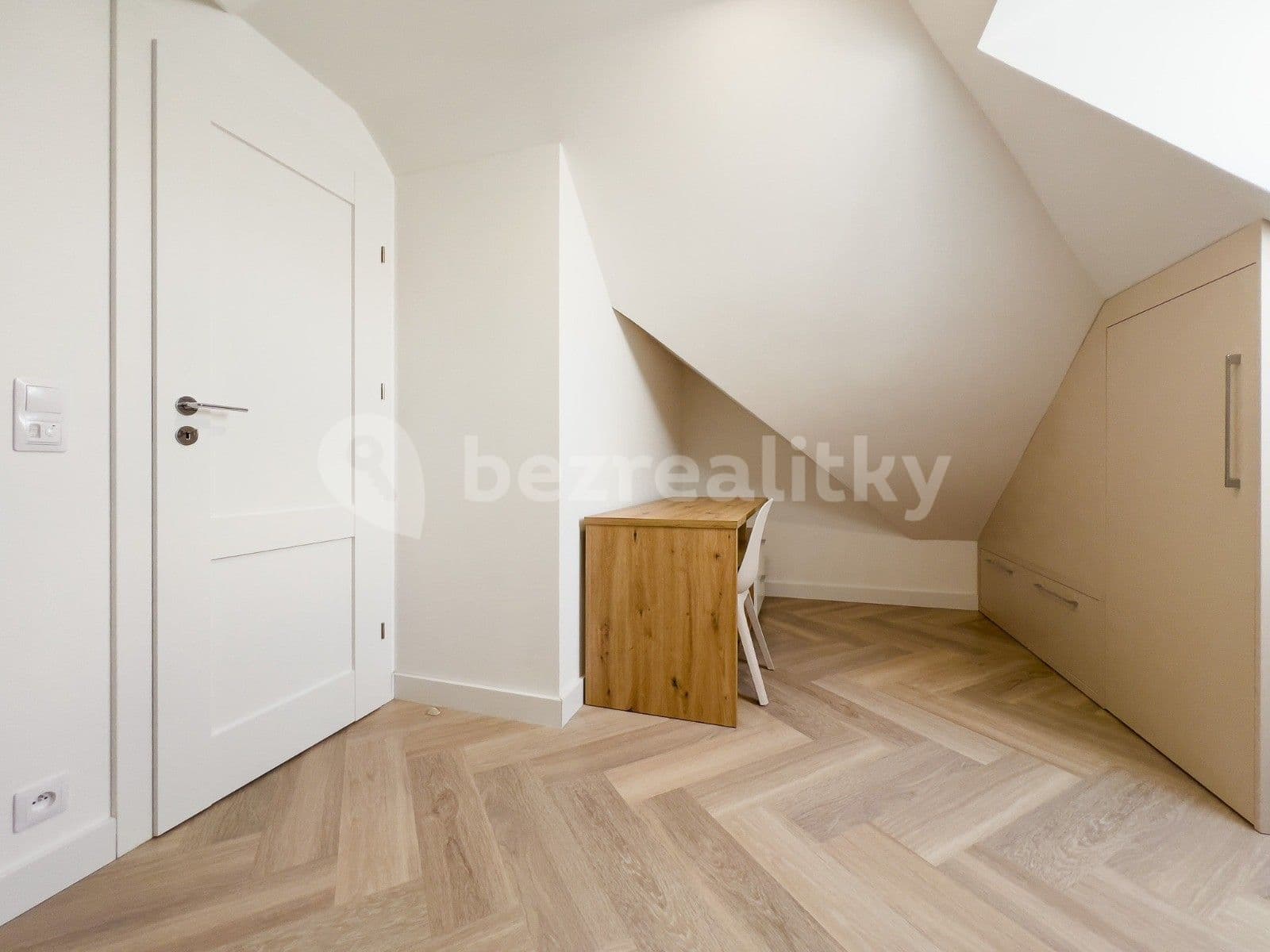 2 bedroom with open-plan kitchen flat to rent, 100 m², Ševce Matouše, Prague, Prague 2 bedroom with open-plan kitchen flat to rent, 100 m², Ševce Matouše, Prague, Prague