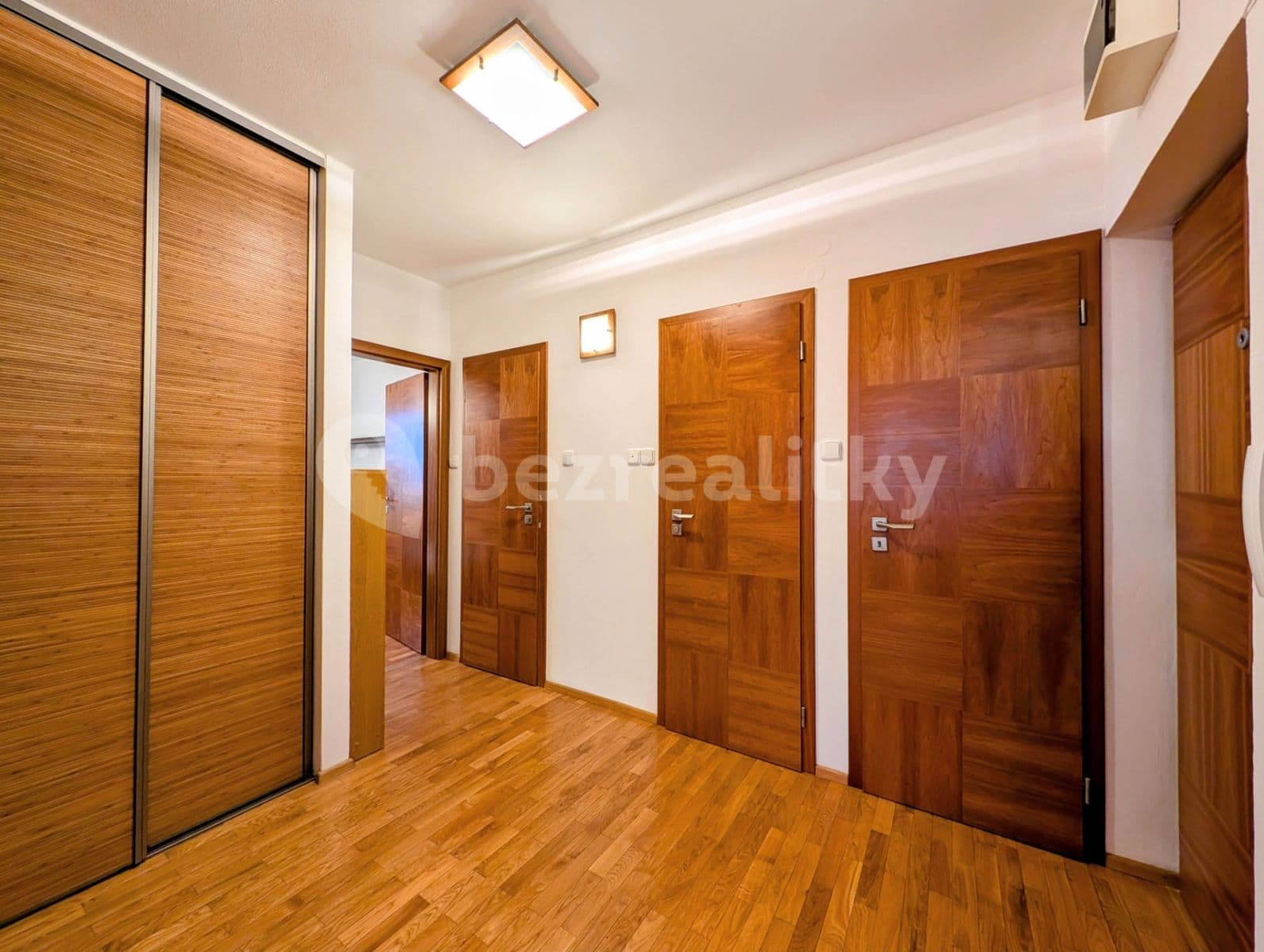 1 bedroom with open-plan kitchen flat to rent, 65 m², U Malvazinky, Prague, Prague 1 bedroom with open-plan kitchen flat to rent, 65 m², U Malvazinky, Prague, Prague