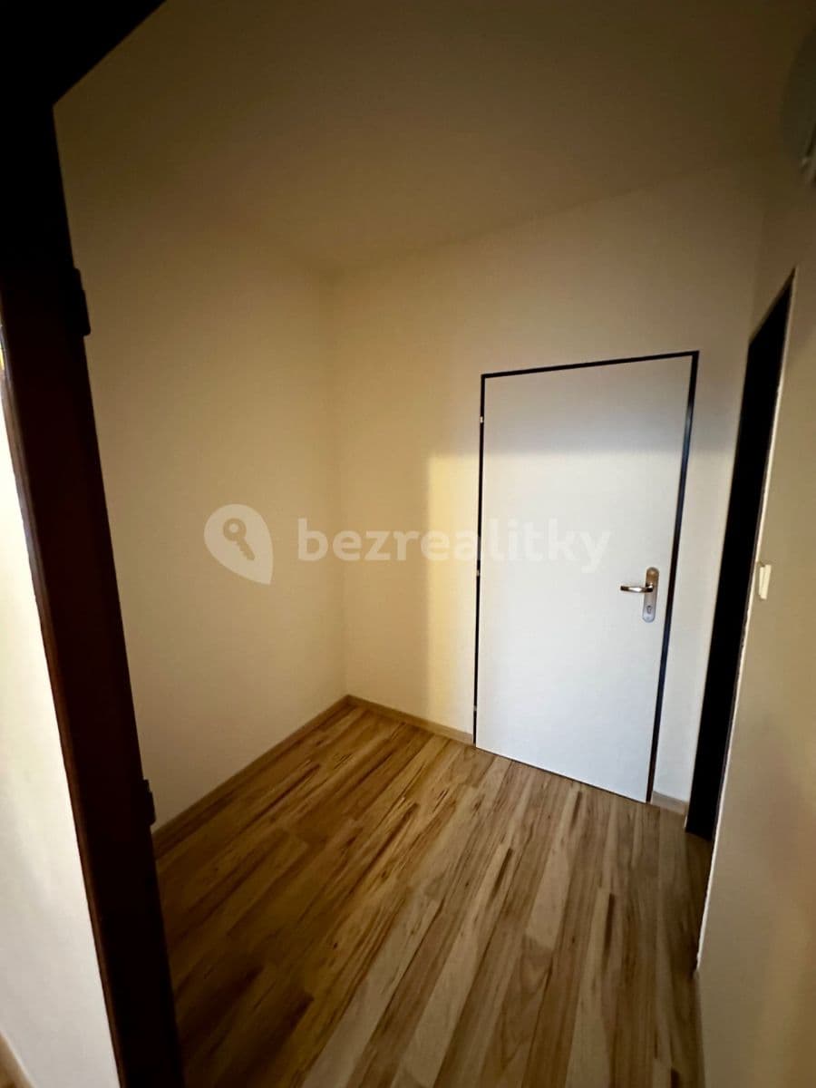 1 bedroom with open-plan kitchen flat to rent, 49 m², Huťská, Kladno, Středočeský Region 1 bedroom with open-plan kitchen flat to rent, 49 m², Huťská, Kladno, Středočeský Region