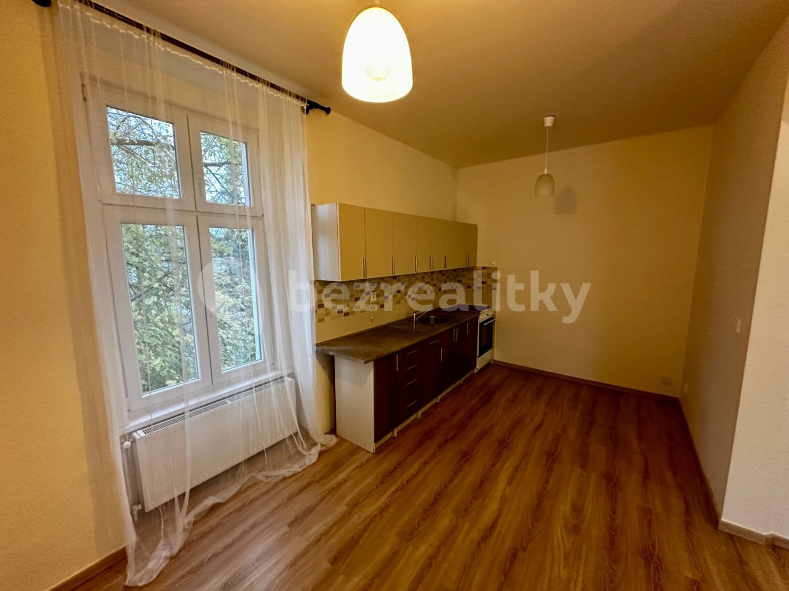 1 bedroom with open-plan kitchen flat to rent, 49 m², Huťská, Kladno, Středočeský Region 1 bedroom with open-plan kitchen flat to rent, 49 m², Huťská, Kladno, Středočeský Region