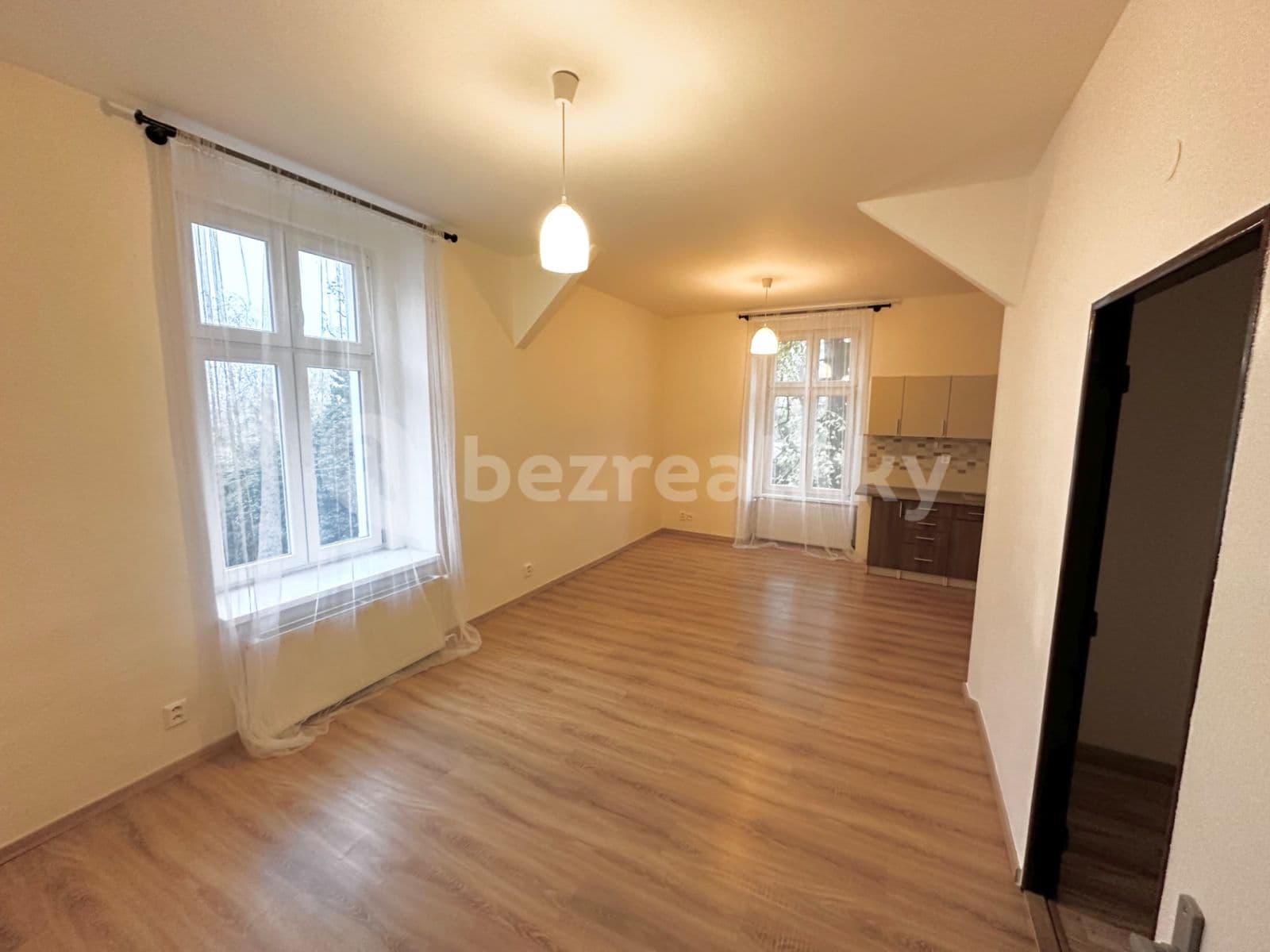 1 bedroom with open-plan kitchen flat to rent, 49 m², Huťská, Kladno, Středočeský Region 1 bedroom with open-plan kitchen flat to rent, 49 m², Huťská, Kladno, Středočeský Region