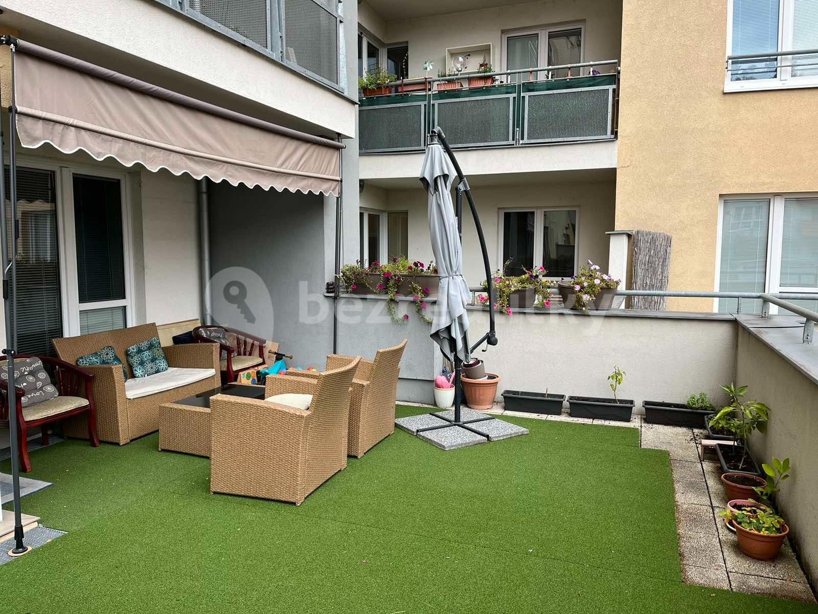 1 bedroom with open-plan kitchen flat to rent, 41 m², Plzeňská, Prague, Prague 1 bedroom with open-plan kitchen flat to rent, 41 m², Plzeňská, Prague, Prague