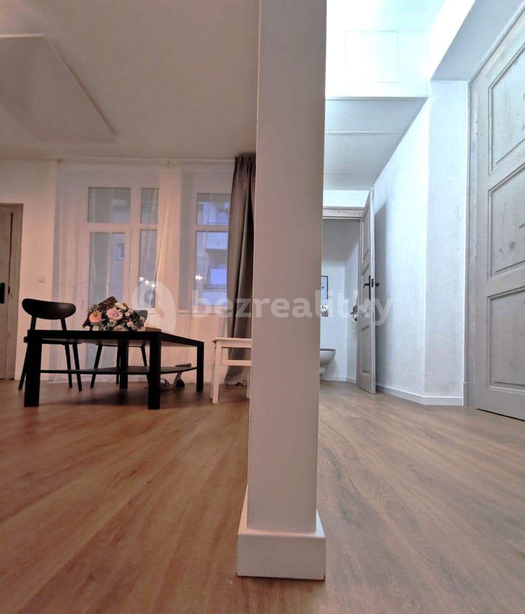 2 bedroom with open-plan kitchen flat to rent, 73 m², Husova, Čáslav, Středočeský Region 2 bedroom with open-plan kitchen flat to rent, 73 m², Husova, Čáslav, Středočeský Region