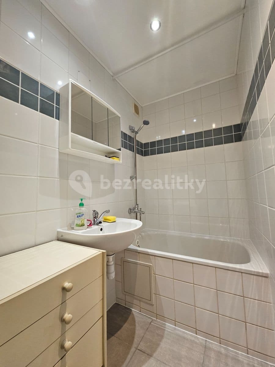 1 bedroom with open-plan kitchen flat to rent, 75 m², Raisova, Karlovy Vary, Karlovarský Region 1 bedroom with open-plan kitchen flat to rent, 75 m², Raisova, Karlovy Vary, Karlovarský Region