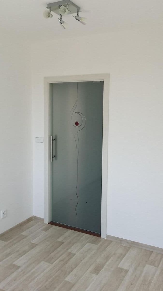 2 bedroom with open-plan kitchen flat to rent, 68 m², Imramovského, Jílové u Prahy, Středočeský Region 2 bedroom with open-plan kitchen flat to rent, 68 m², Imramovského, Jílové u Prahy, Středočeský Region