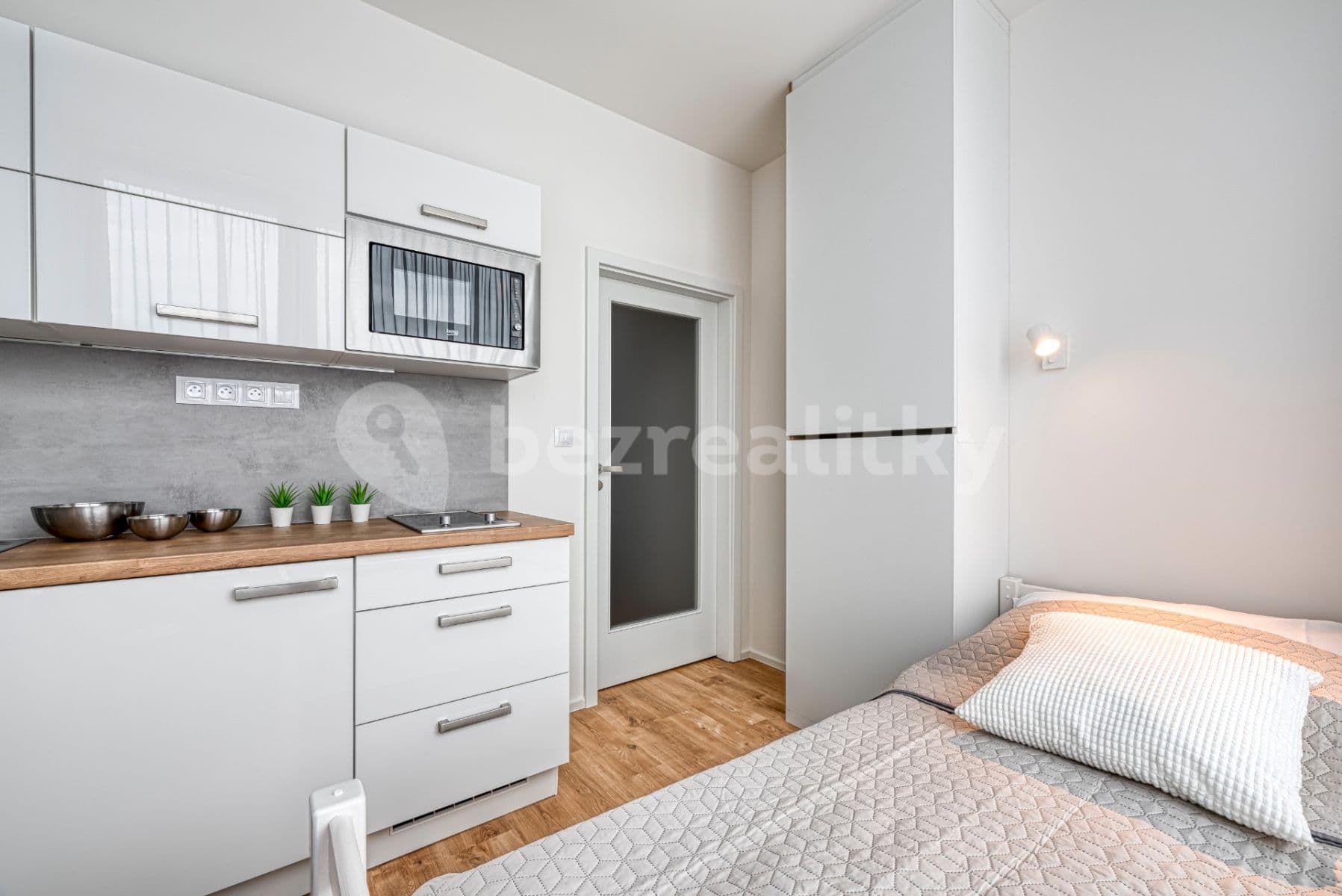 Studio flat to rent, 13 m², Mukařovského, Prague, Prague Studio flat to rent, 13 m², Mukařovského, Prague, Prague