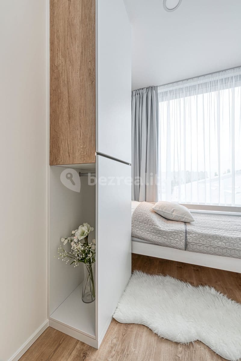 Studio flat to rent, 13 m², Mukařovského, Prague, Prague Studio flat to rent, 13 m², Mukařovského, Prague, Prague