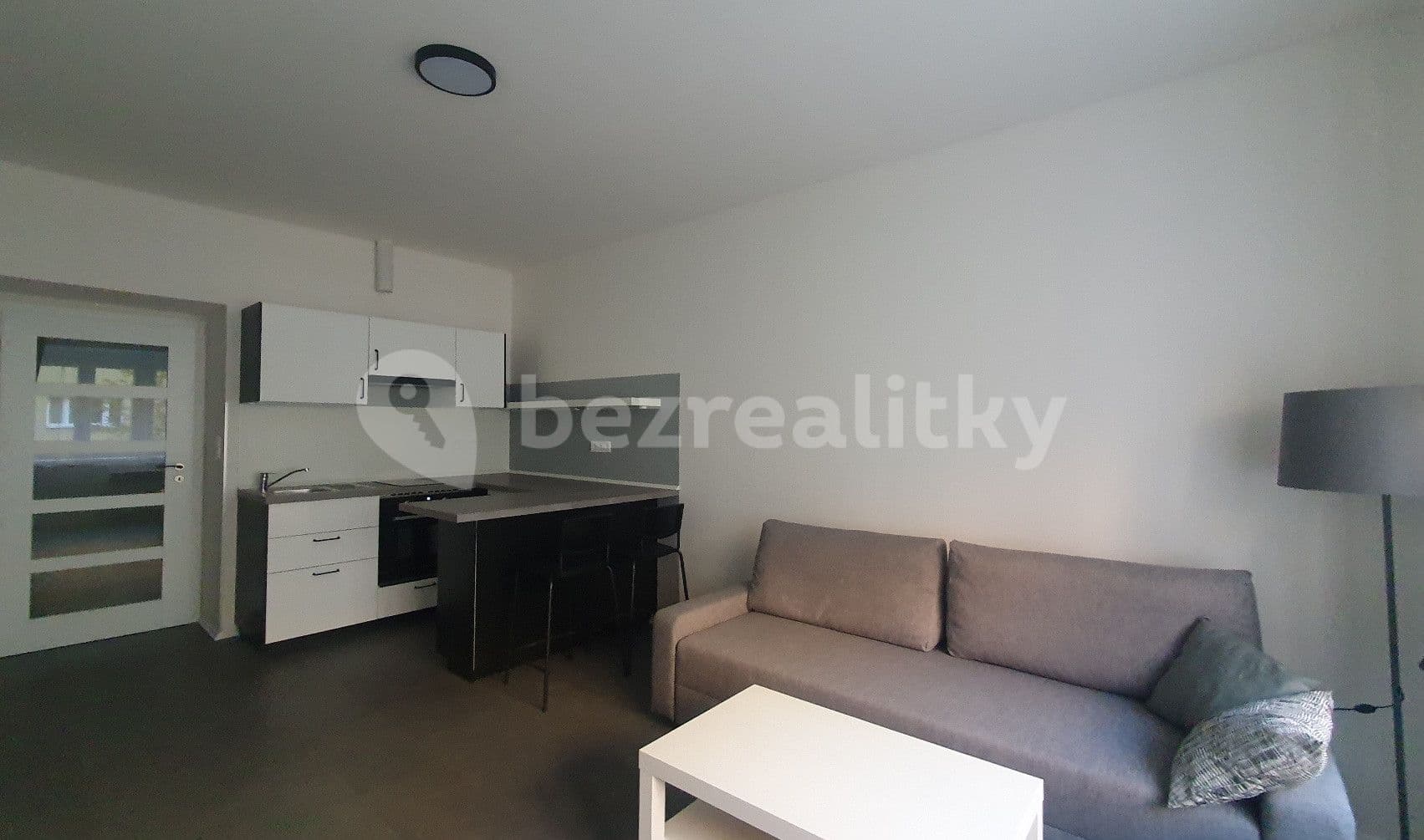1 bedroom with open-plan kitchen flat to rent, 46 m², Biskupcova, Prague, Prague 1 bedroom with open-plan kitchen flat to rent, 46 m², Biskupcova, Prague, Prague
