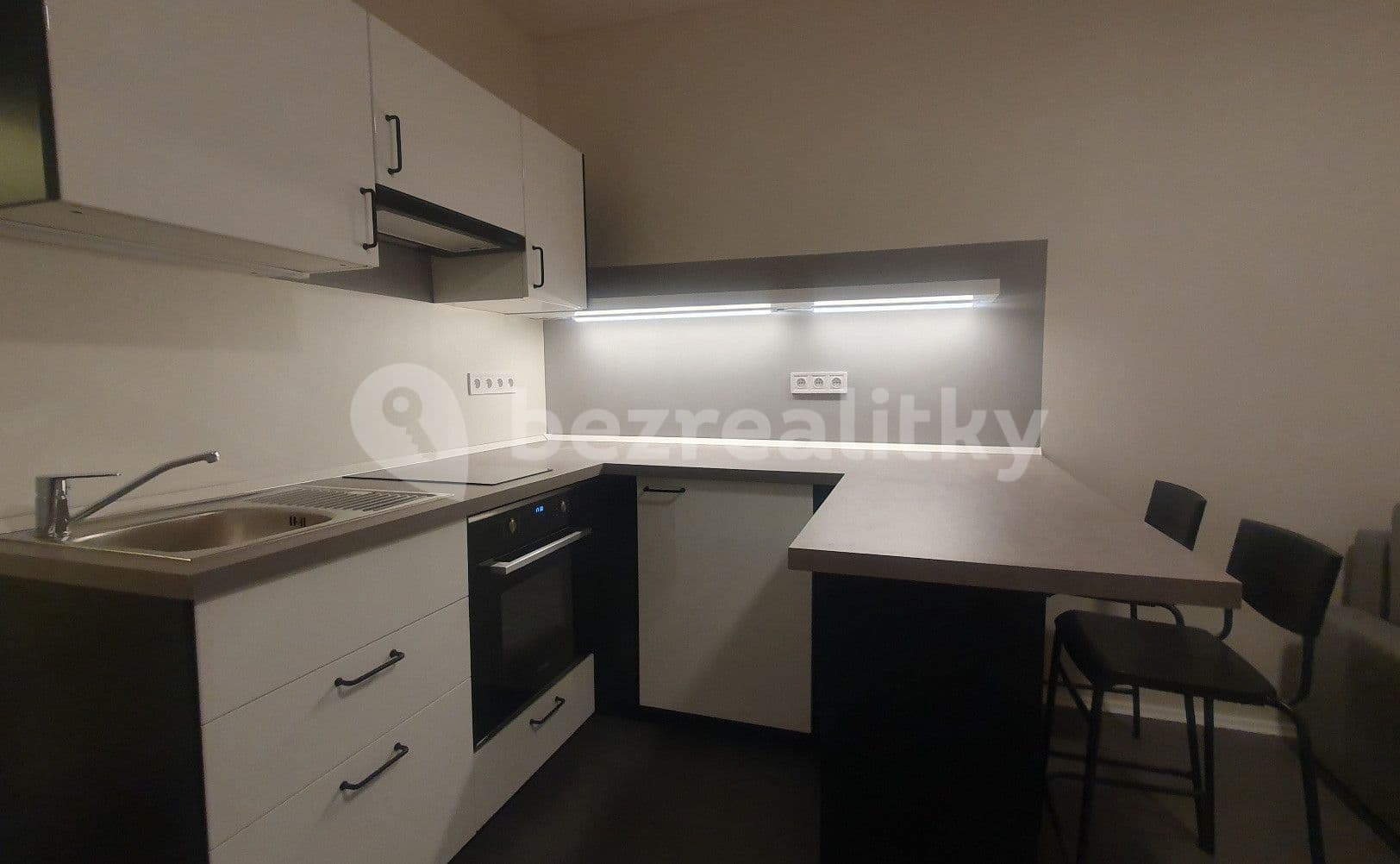 1 bedroom with open-plan kitchen flat to rent, 46 m², Biskupcova, Prague, Prague 1 bedroom with open-plan kitchen flat to rent, 46 m², Biskupcova, Prague, Prague