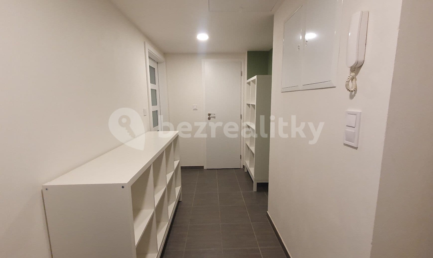 1 bedroom with open-plan kitchen flat to rent, 46 m², Biskupcova, Prague, Prague 1 bedroom with open-plan kitchen flat to rent, 46 m², Biskupcova, Prague, Prague