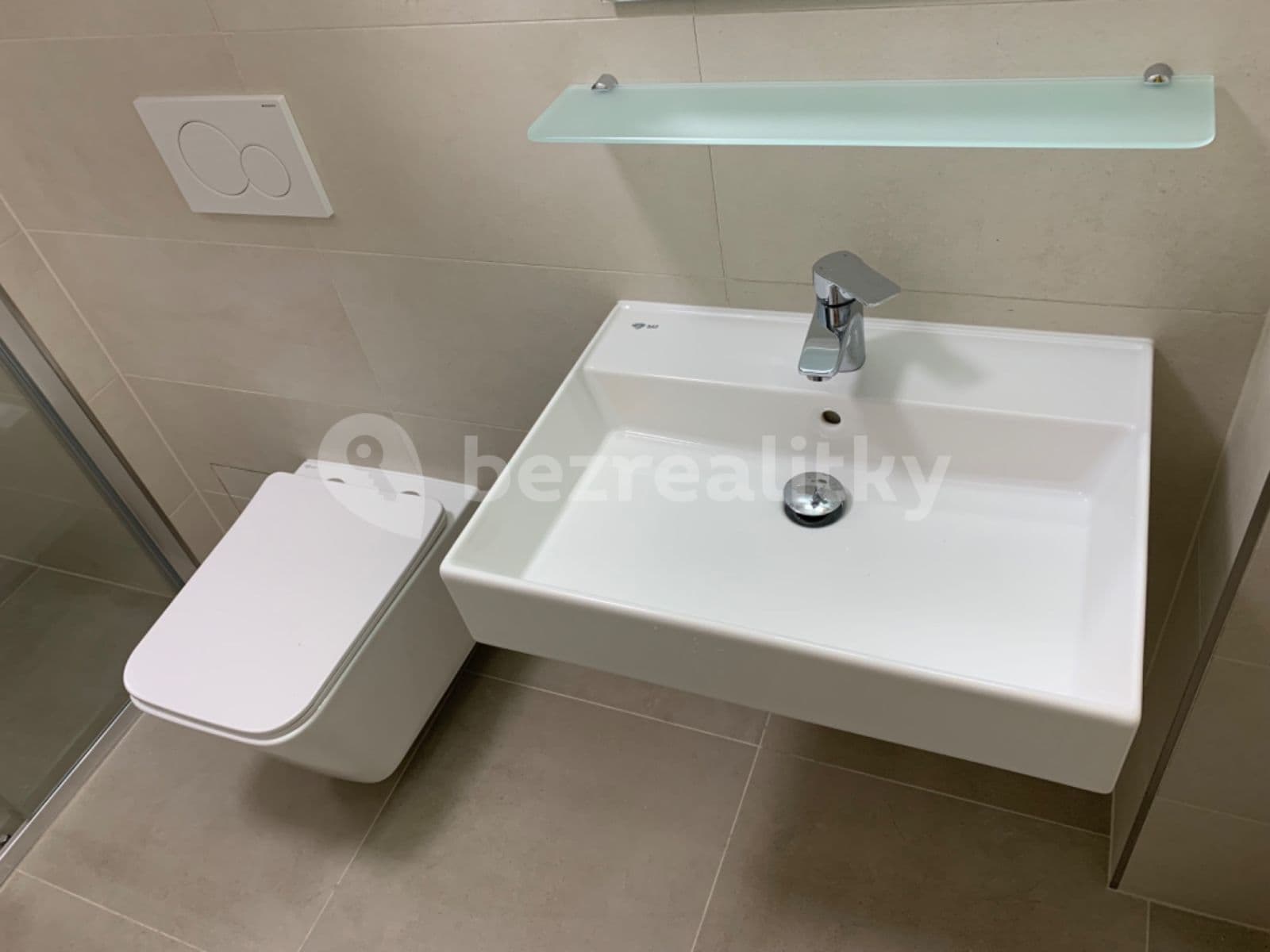 1 bedroom with open-plan kitchen flat to rent, 44 m², Drahobejlova, Prague, Prague 1 bedroom with open-plan kitchen flat to rent, 44 m², Drahobejlova, Prague, Prague