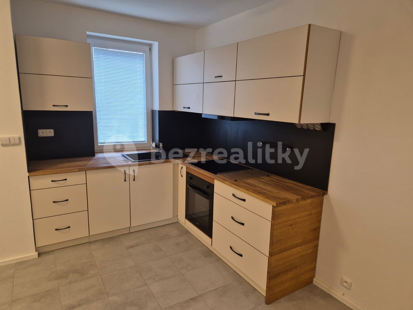 1 bedroom with open-plan kitchen flat to rent, 46 m², Fűgnerova, Slaný, Středočeský Region 1 bedroom with open-plan kitchen flat to rent, 46 m², Fűgnerova, Slaný, Středočeský Region