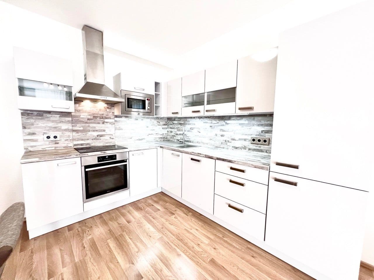 1 bedroom with open-plan kitchen flat to rent, 51 m², Svitákova, Prague, Prague 1 bedroom with open-plan kitchen flat to rent, 51 m², Svitákova, Prague, Prague