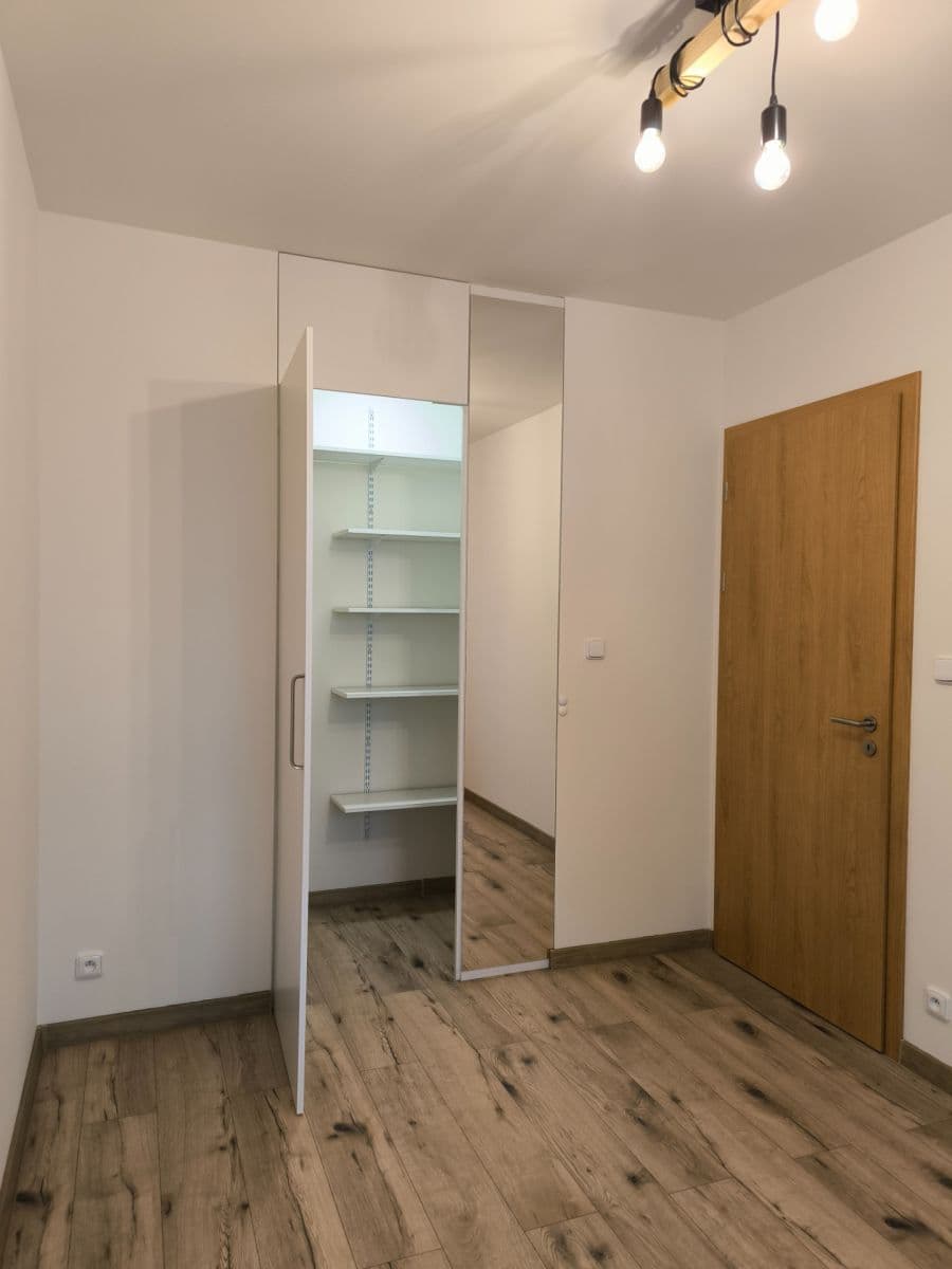 1 bedroom with open-plan kitchen flat to rent, 40 m², Kardausova, Prague, Prague 1 bedroom with open-plan kitchen flat to rent, 40 m², Kardausova, Prague, Prague