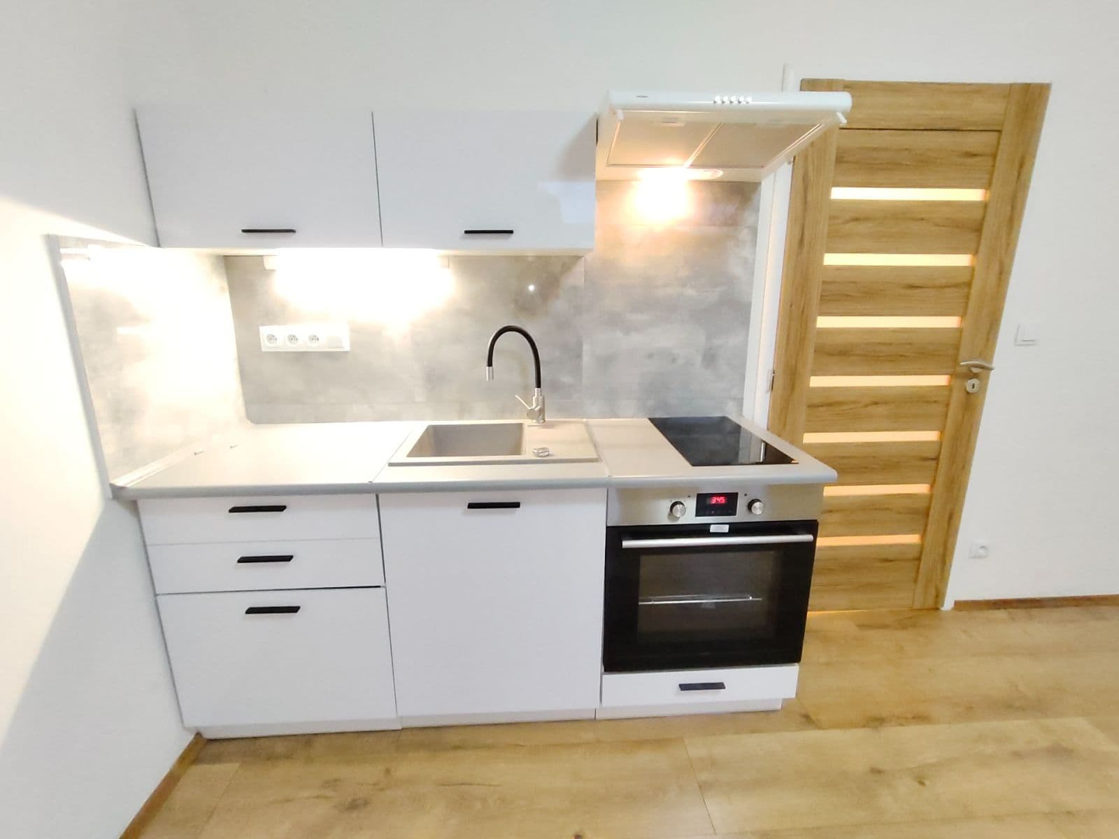 Studio flat to rent, 25 m², Nad Hradním potokem, Prague, Prague Studio flat to rent, 25 m², Nad Hradním potokem, Prague, Prague