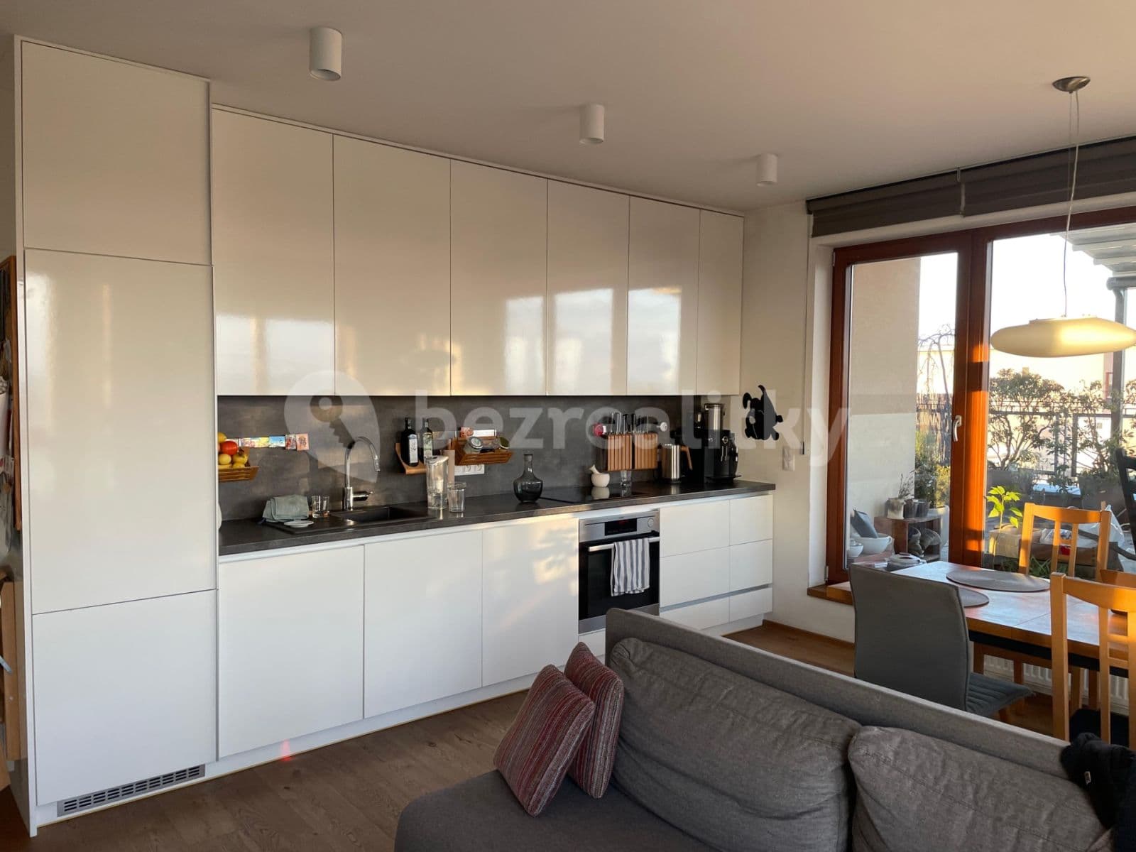 1 bedroom with open-plan kitchen flat to rent, 102 m², Kejhova, Prague, Prague 1 bedroom with open-plan kitchen flat to rent, 102 m², Kejhova, Prague, Prague